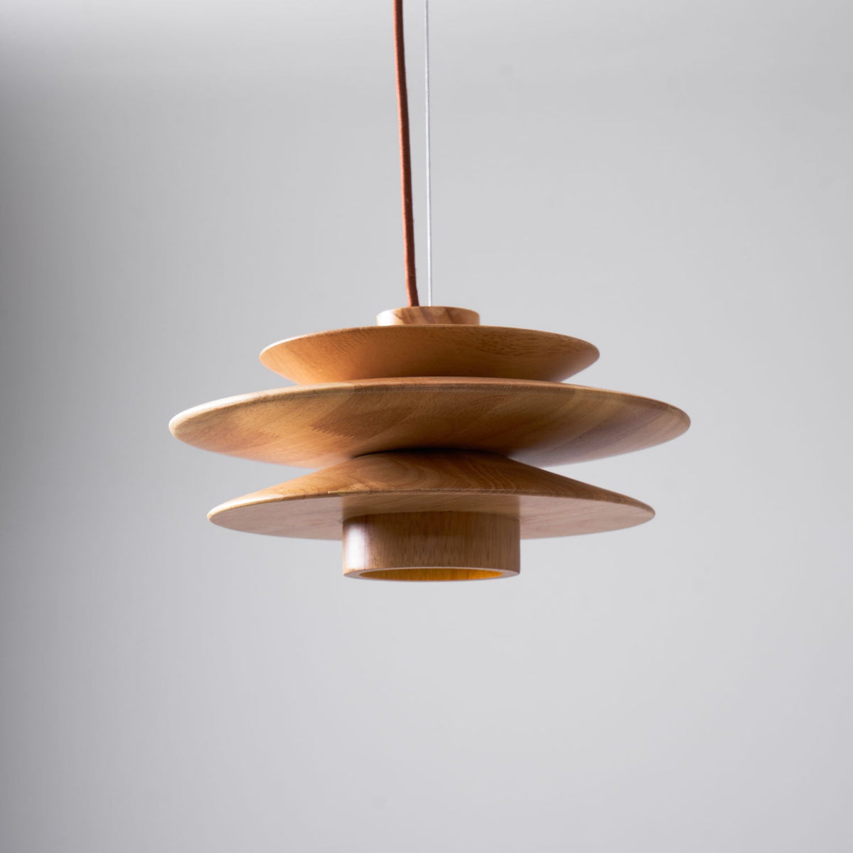 Cascade Wooden Disc Pendant Light – Modern Organic Chandelier for Dining & Living Spaces