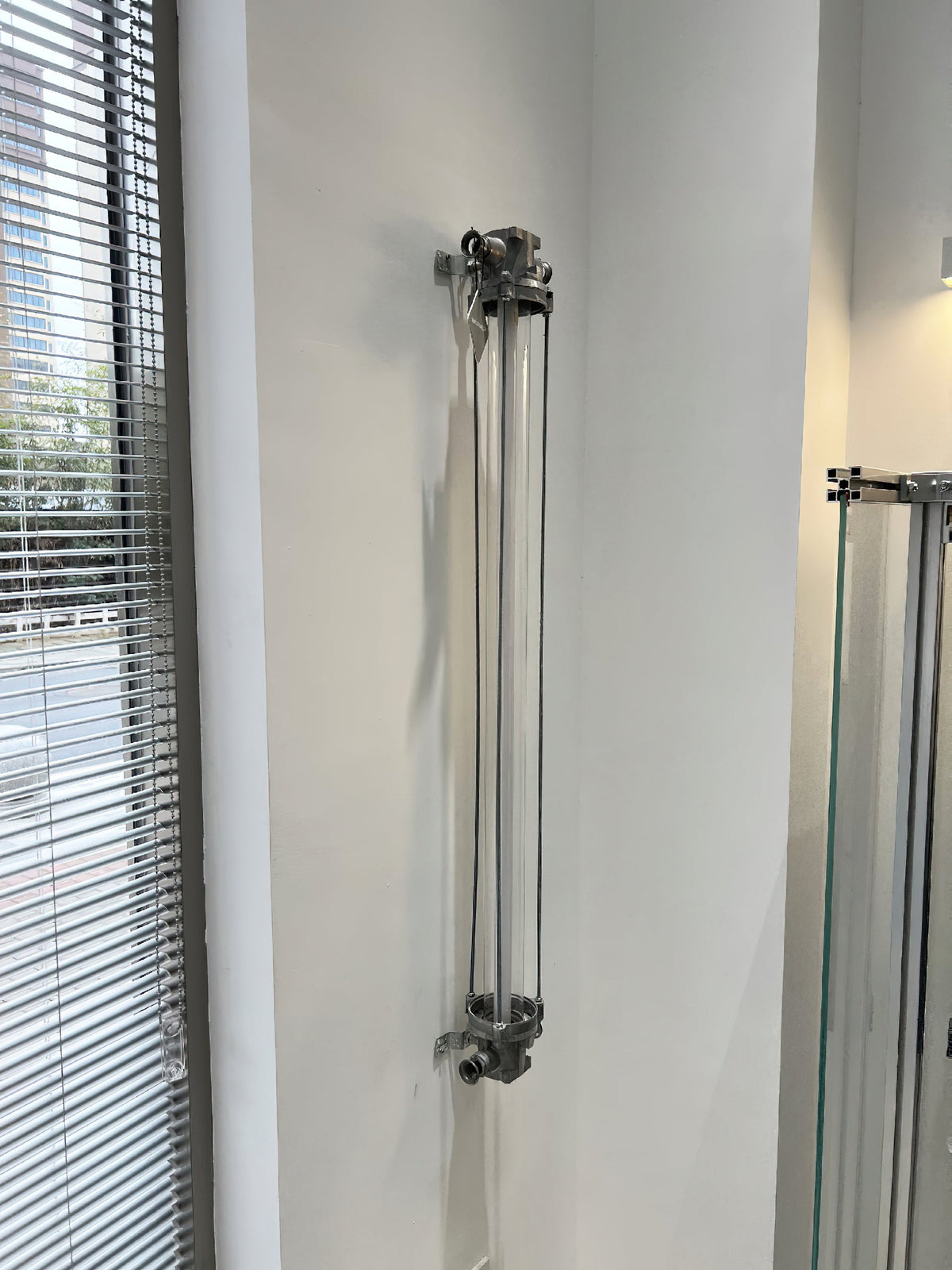 pillar-offset-wall-lamp