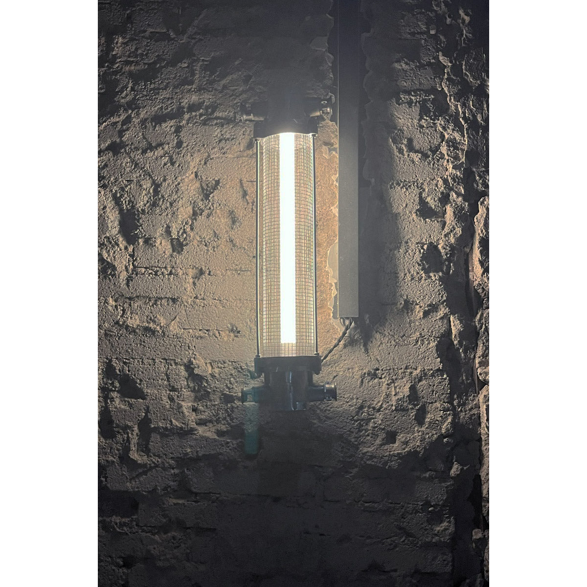 pillar-offset-wall-lamp