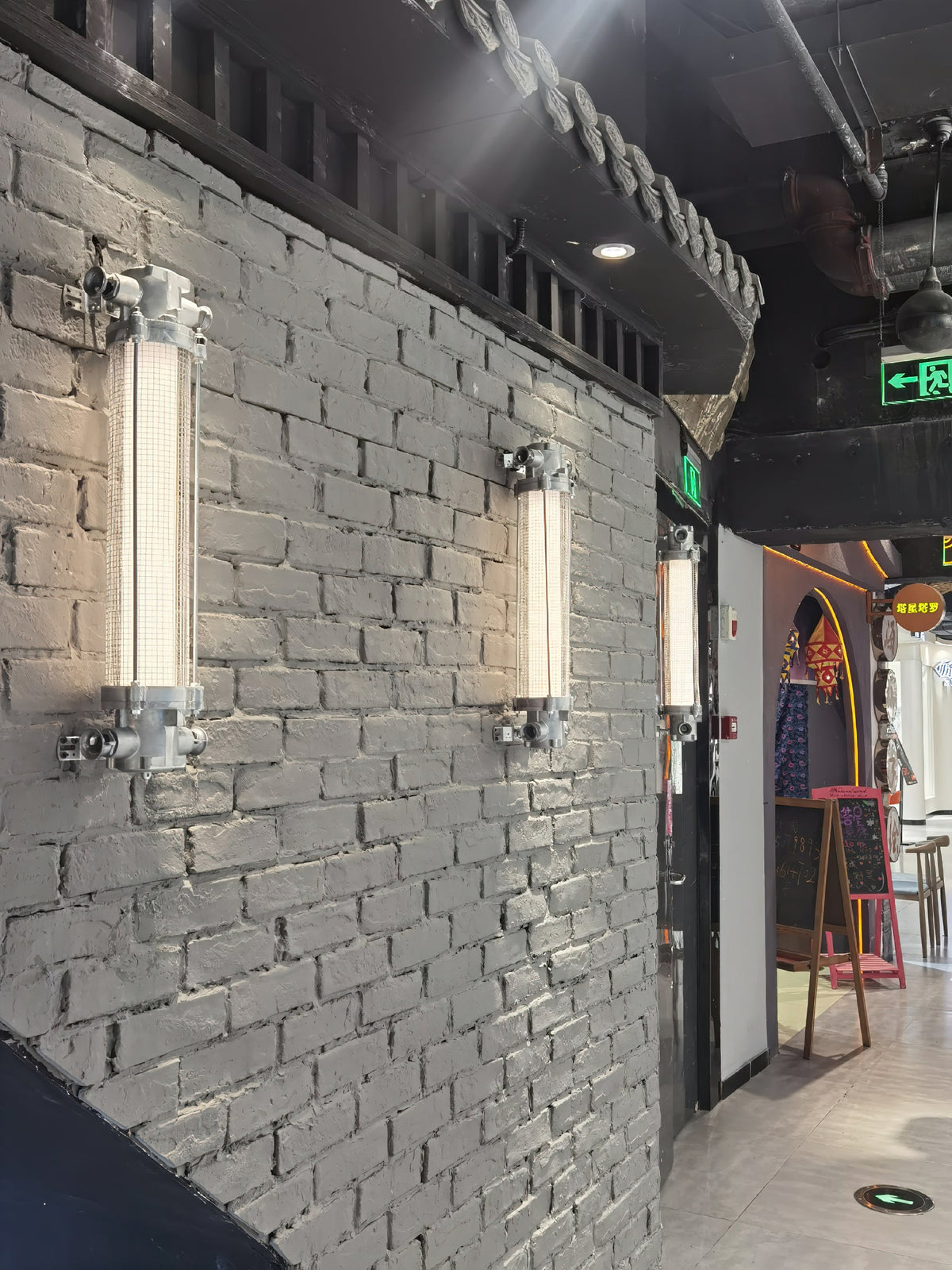 pillar-offset-wall-lamp