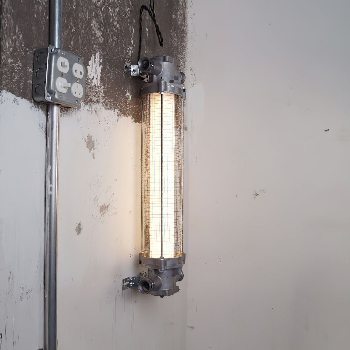 pillar-offset-wall-lamp