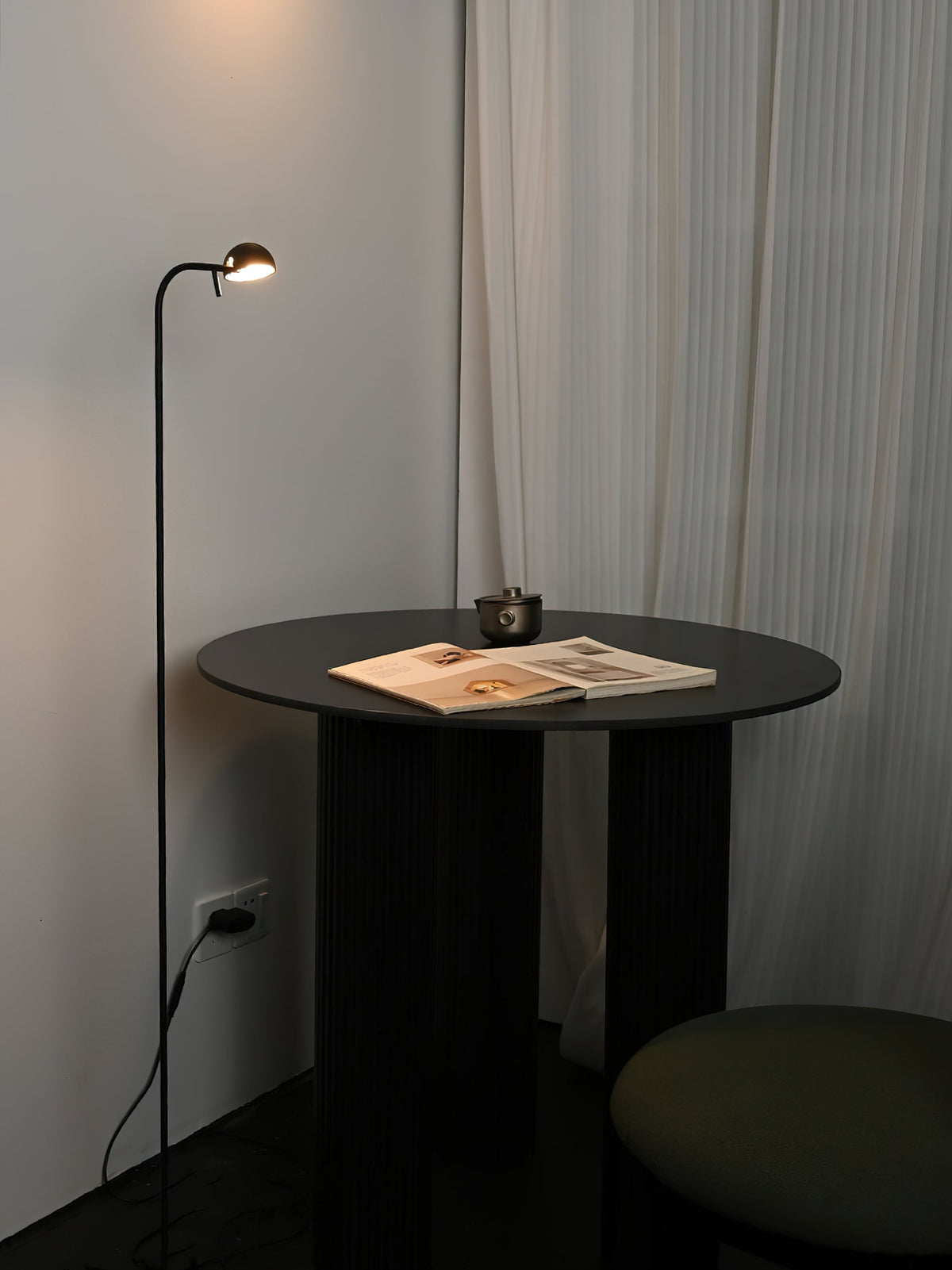 pin-floor-lamp