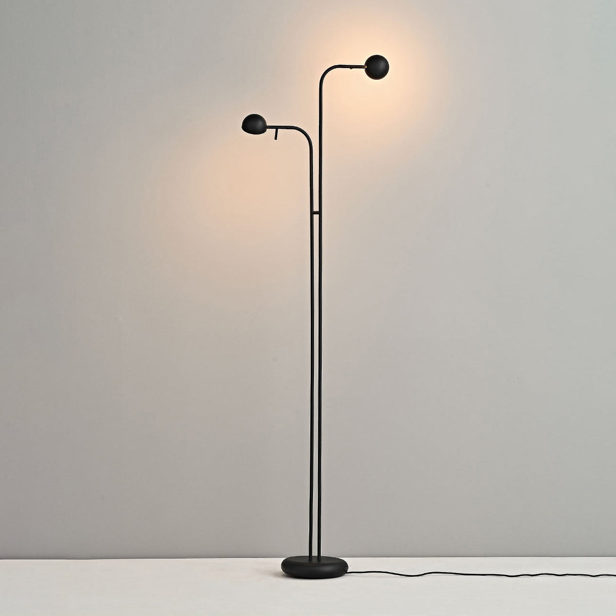 pin-floor-lamp