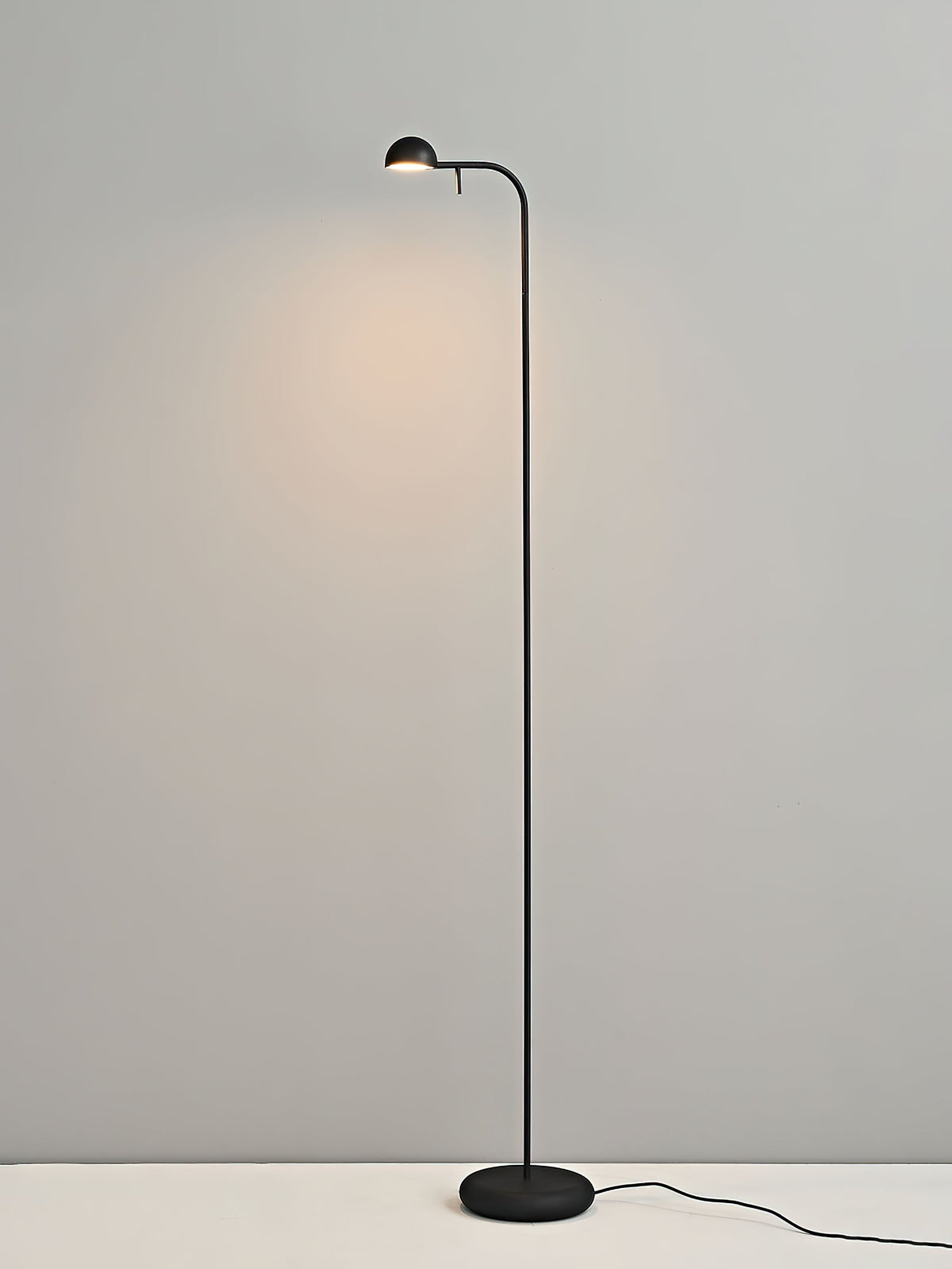 pin-floor-lamp