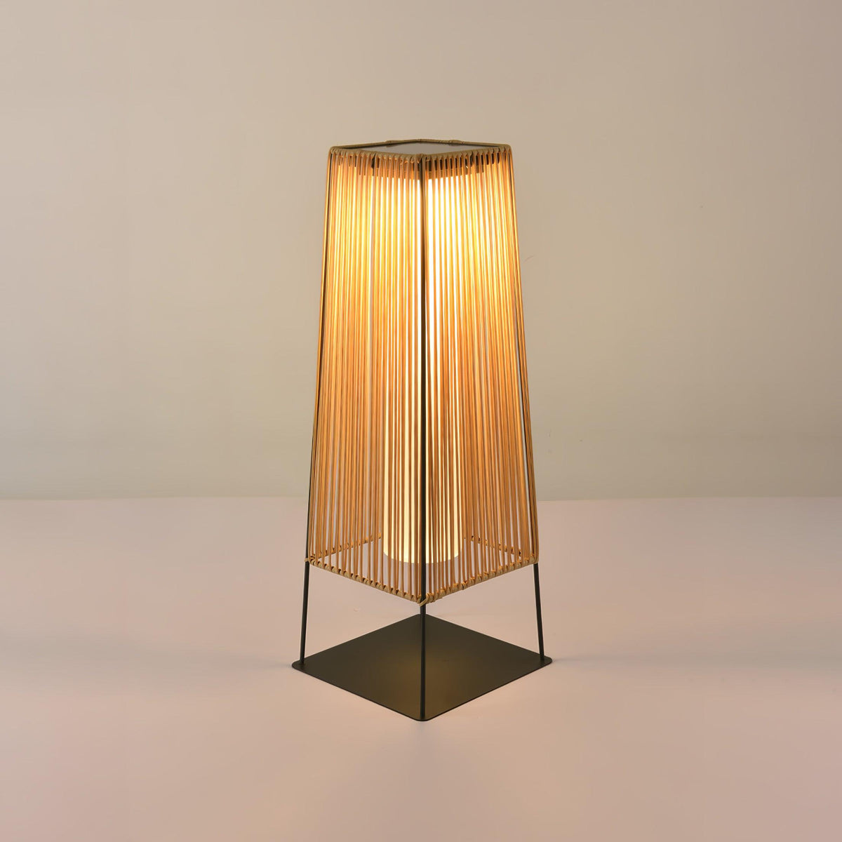Plastic Rattaplastic Rattan Outdoor Post Light With Solar Panel