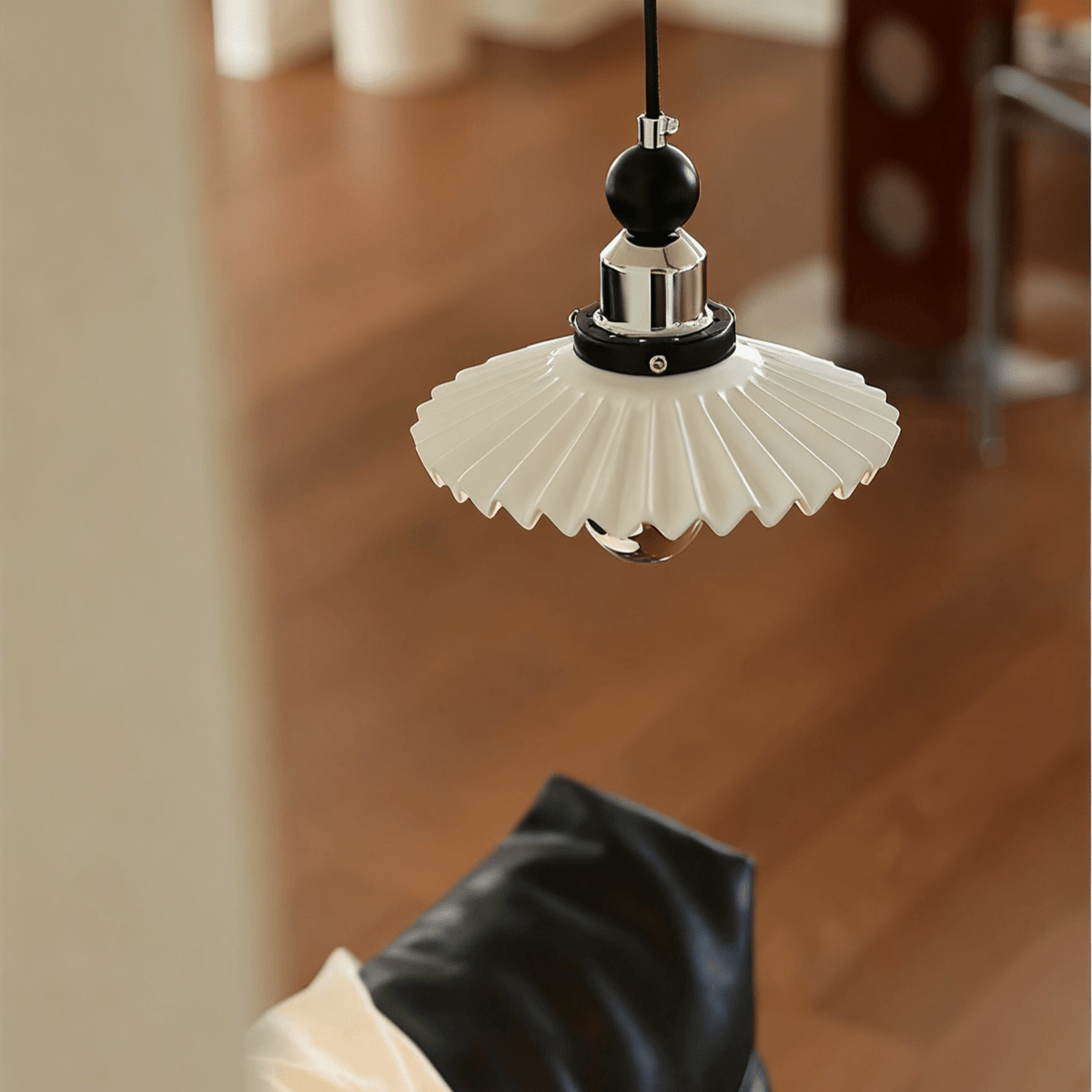 Pleated Petal Pendant Light – Modern Ceramic Hanging Lamp for Dining and Bedroom