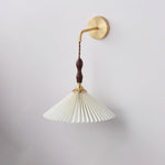 Pleated Wooden Wall Lamp
