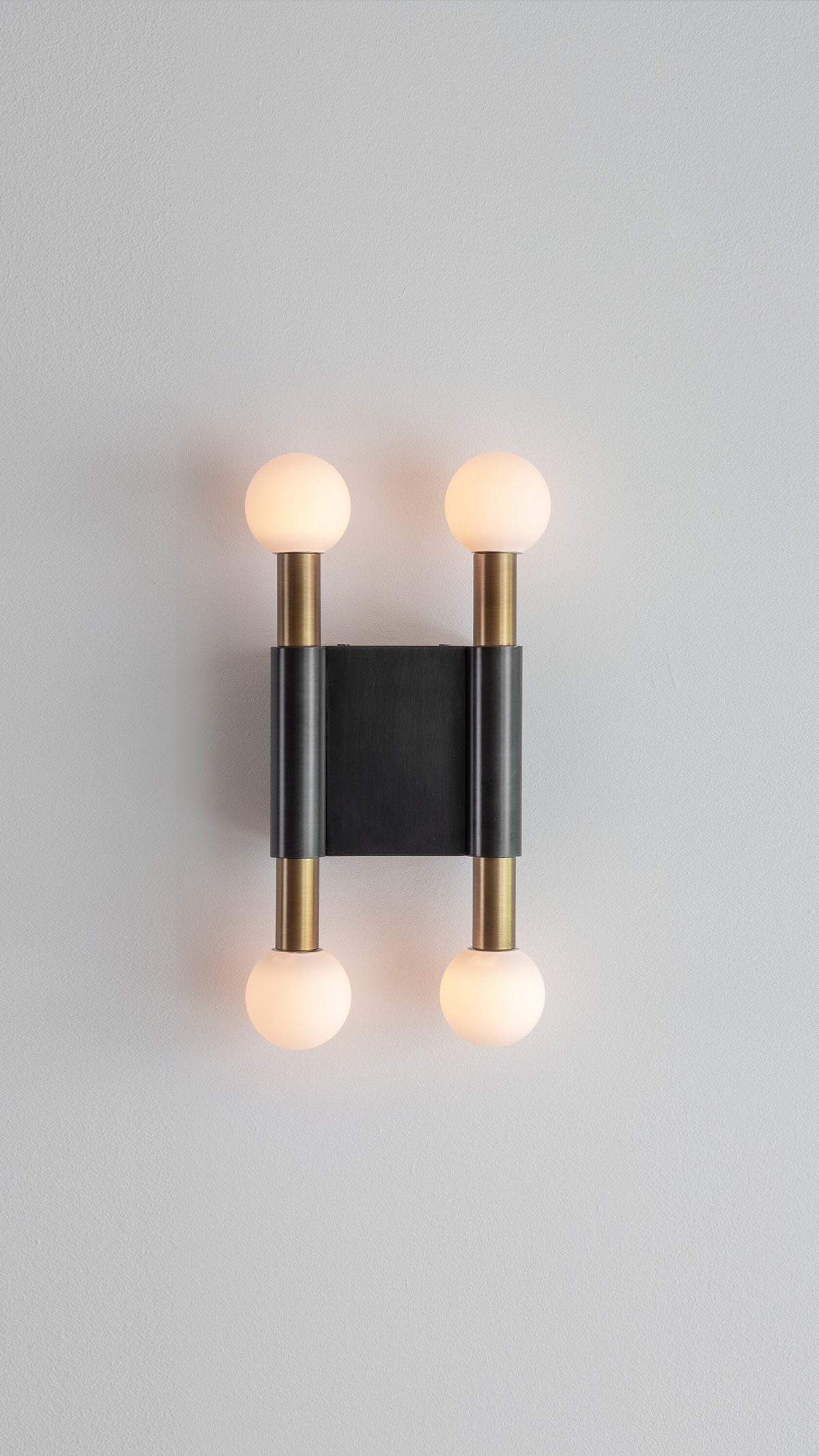 pole-and-circile-wall-lamp