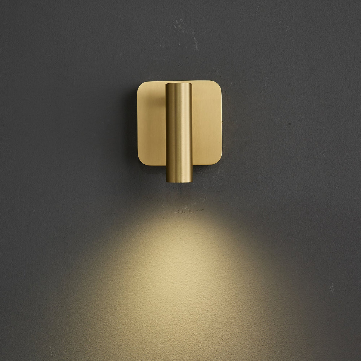 prea-wall-lamp