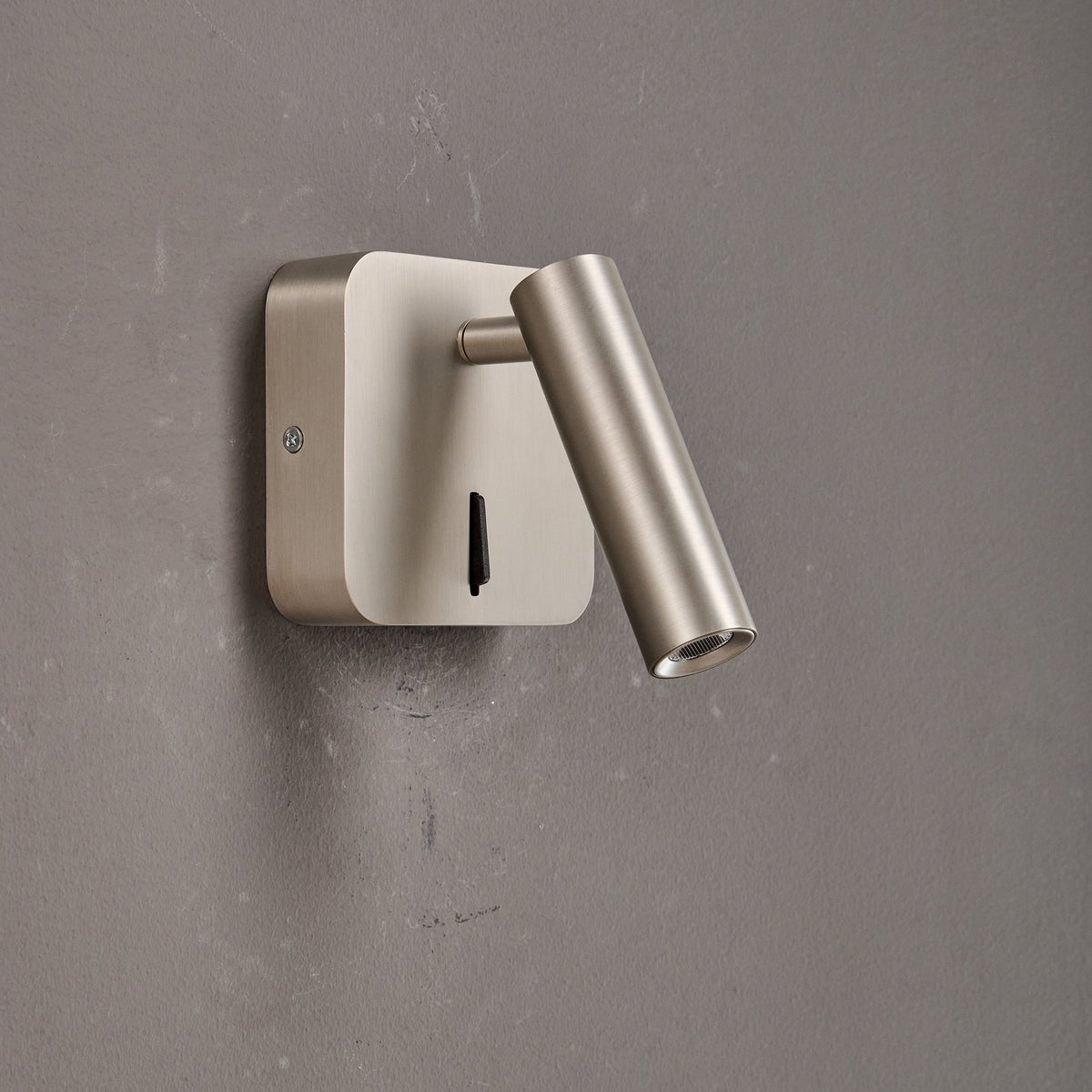 prea-wall-lamp
