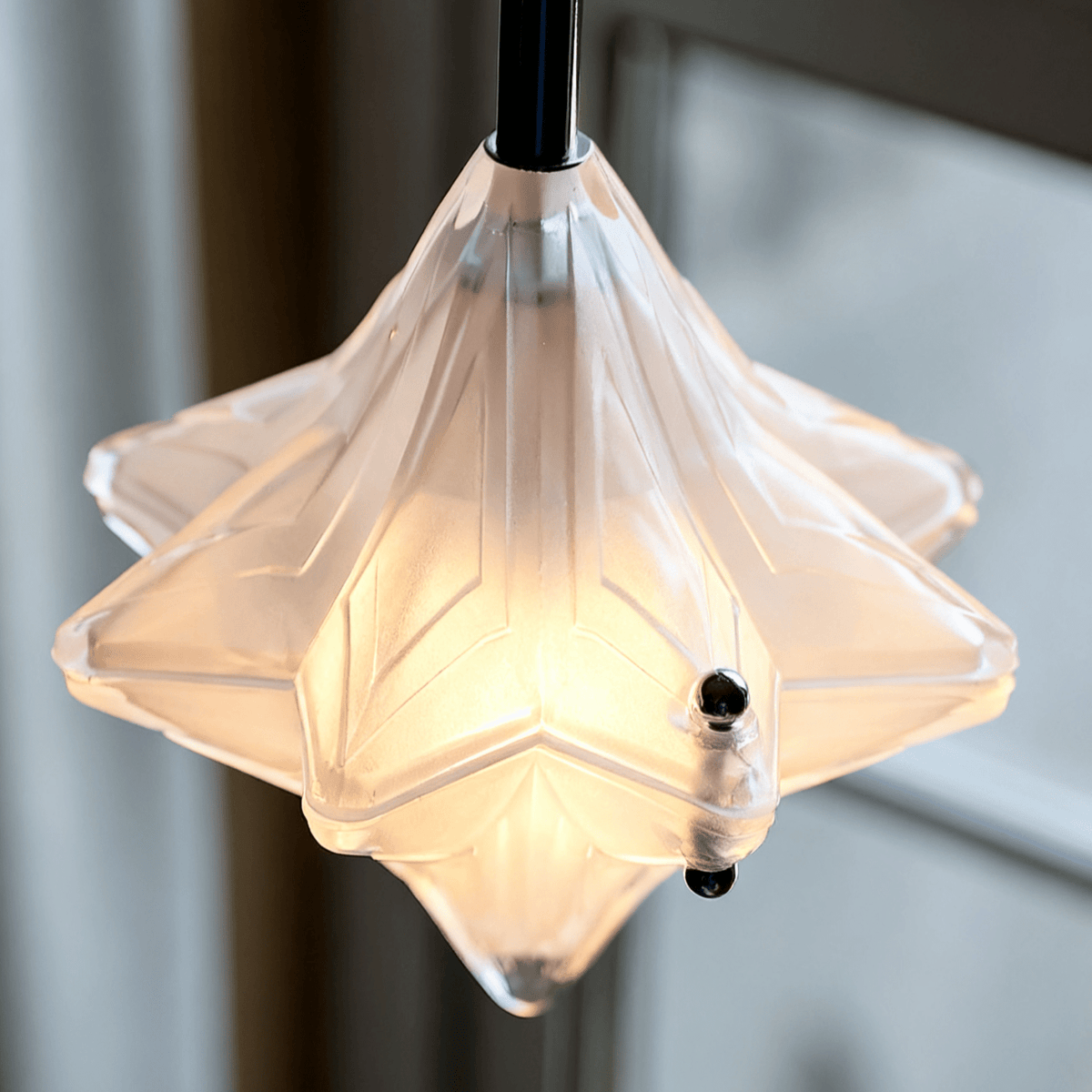 Prismatic Star Pendant Light – Crystal Glass Ceiling Lamp for Dining & Living Spaces