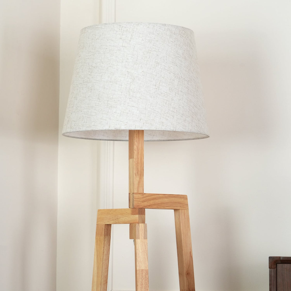 puccio-tripod-floor-lamp