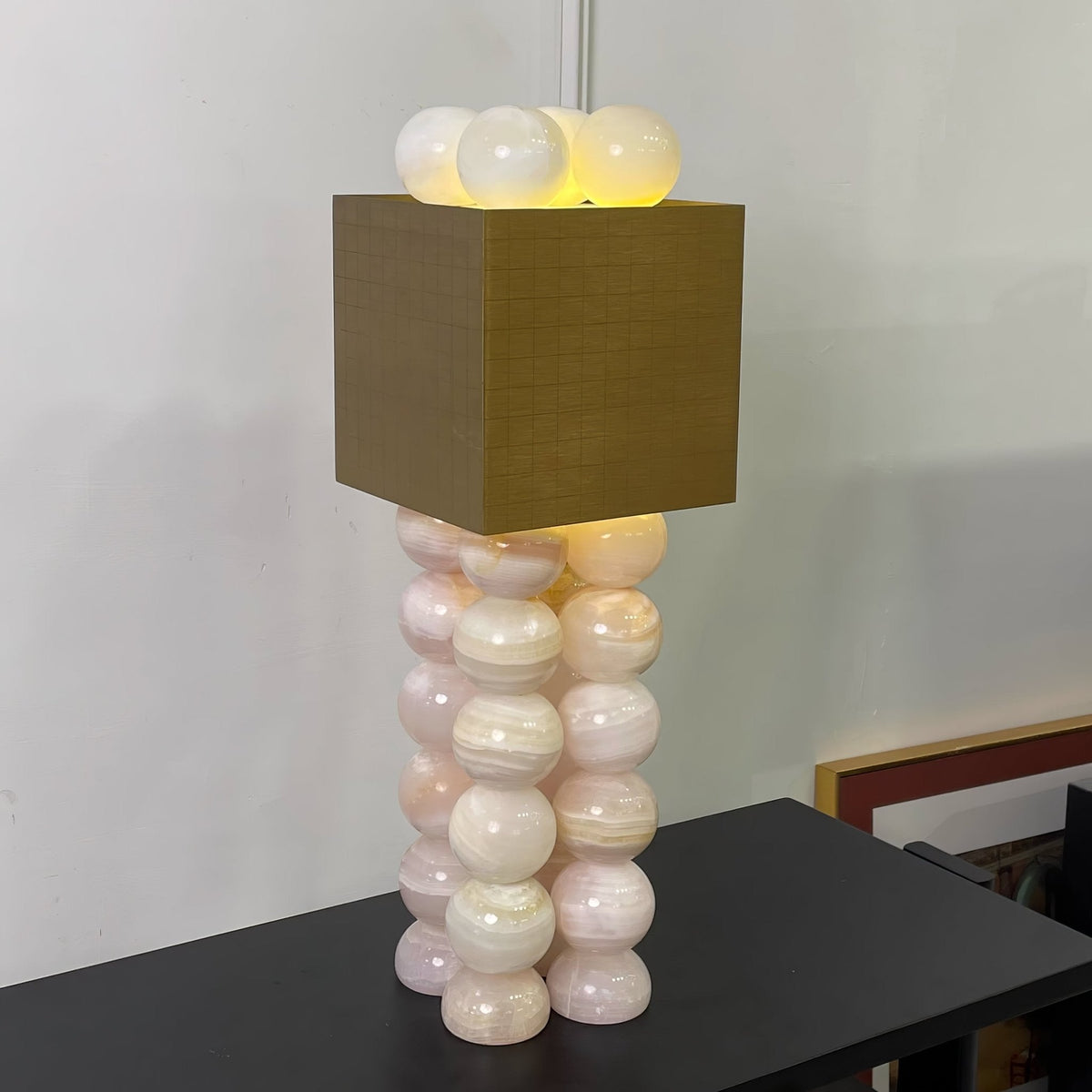 Quava Jade Table Lamp – Natural Stone Sculptural Lighting for Modern Interiors