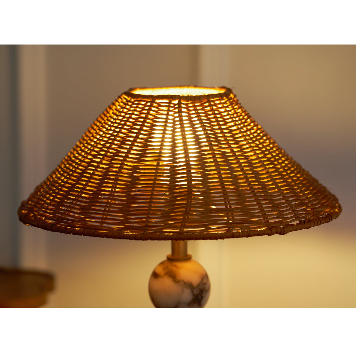 rattan-marble-table-lamp