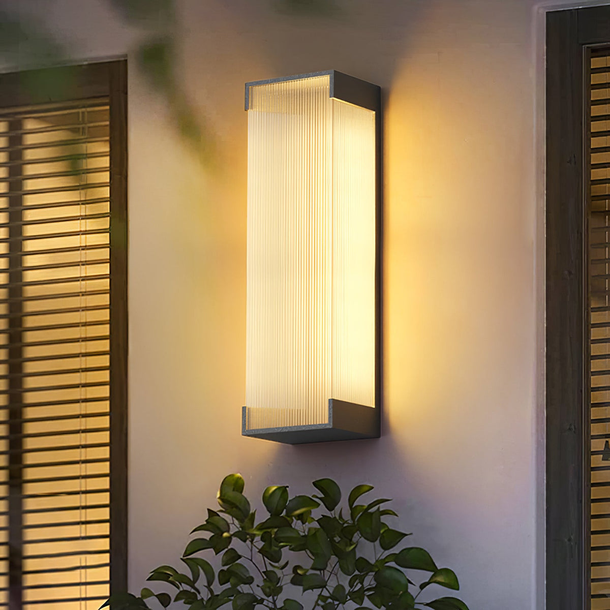 Luma Rectangular Solar Outdoor Wall Light in Black