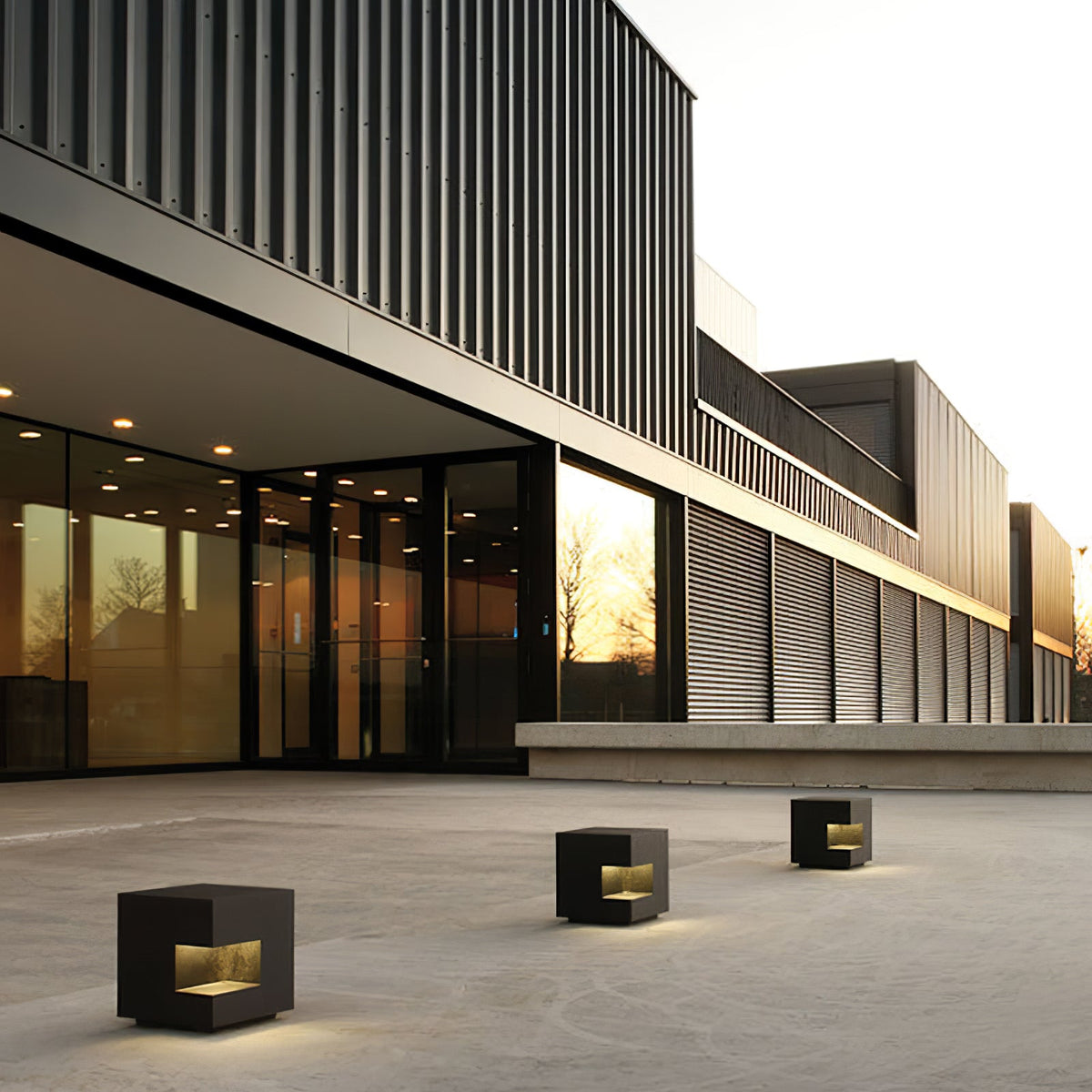 Modern Cube Outdoor Post Light – IP65 Waterproof LED Bollard for Pathways & Gardens