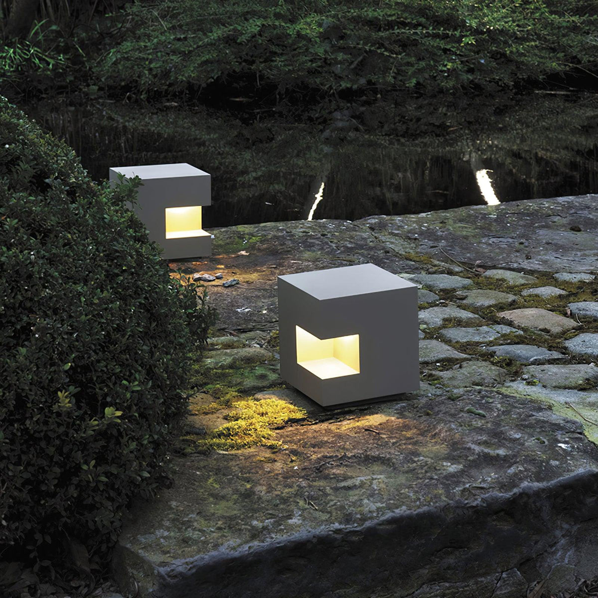 Modern Cube Outdoor Post Light – IP65 Waterproof LED Bollard for Pathways & Gardens