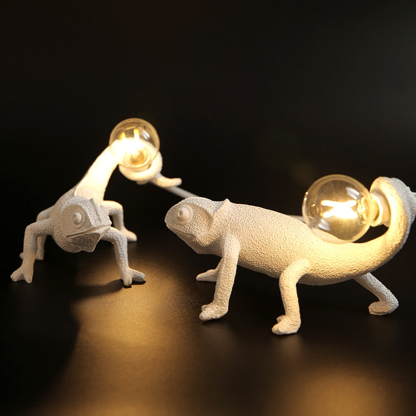 resin-lizard-table-lamp