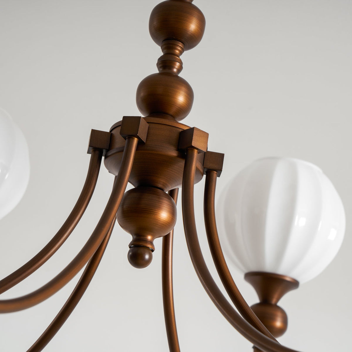 retro-monique-chandelier