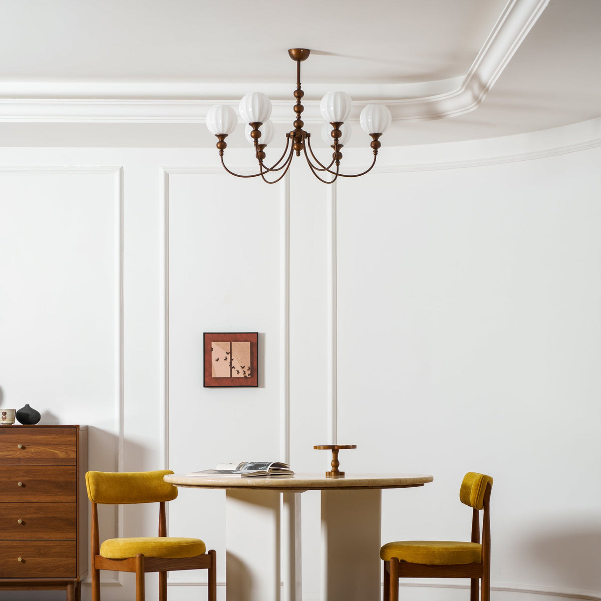 retro-monique-chandelier