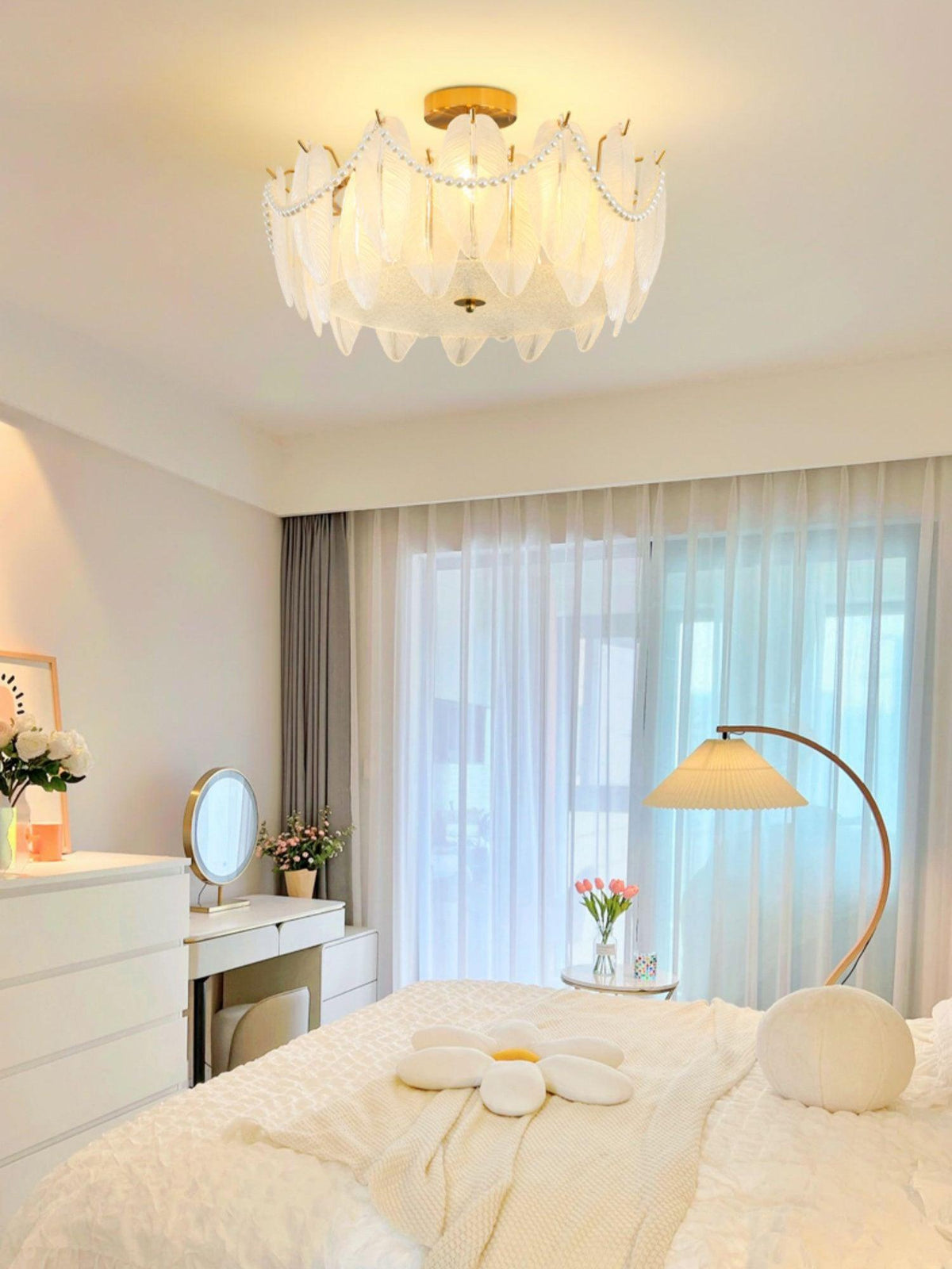 retro-feather-ceiling-lamp