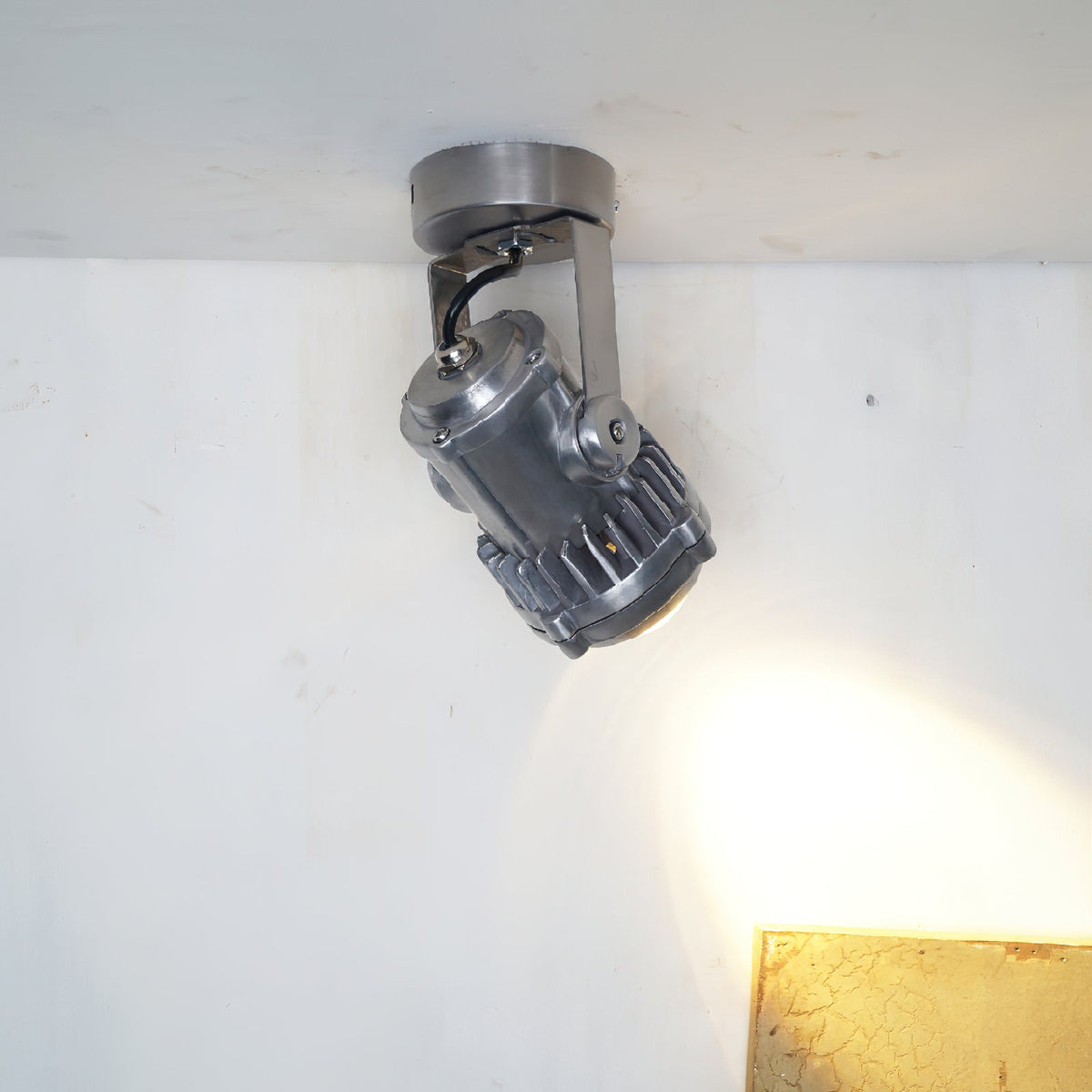 retro-industrial-aluminum-spotlight