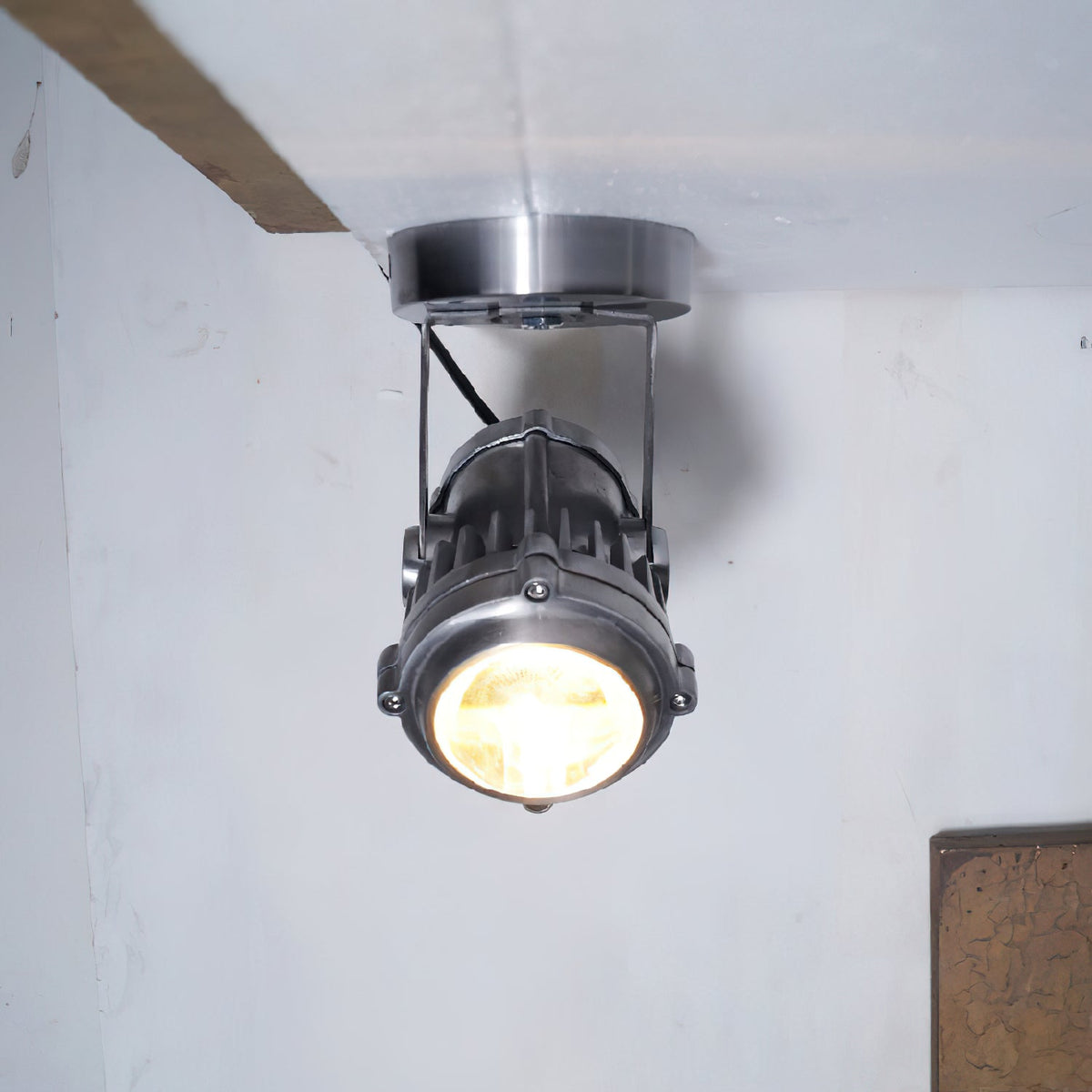 retro-industrial-aluminum-spotlight