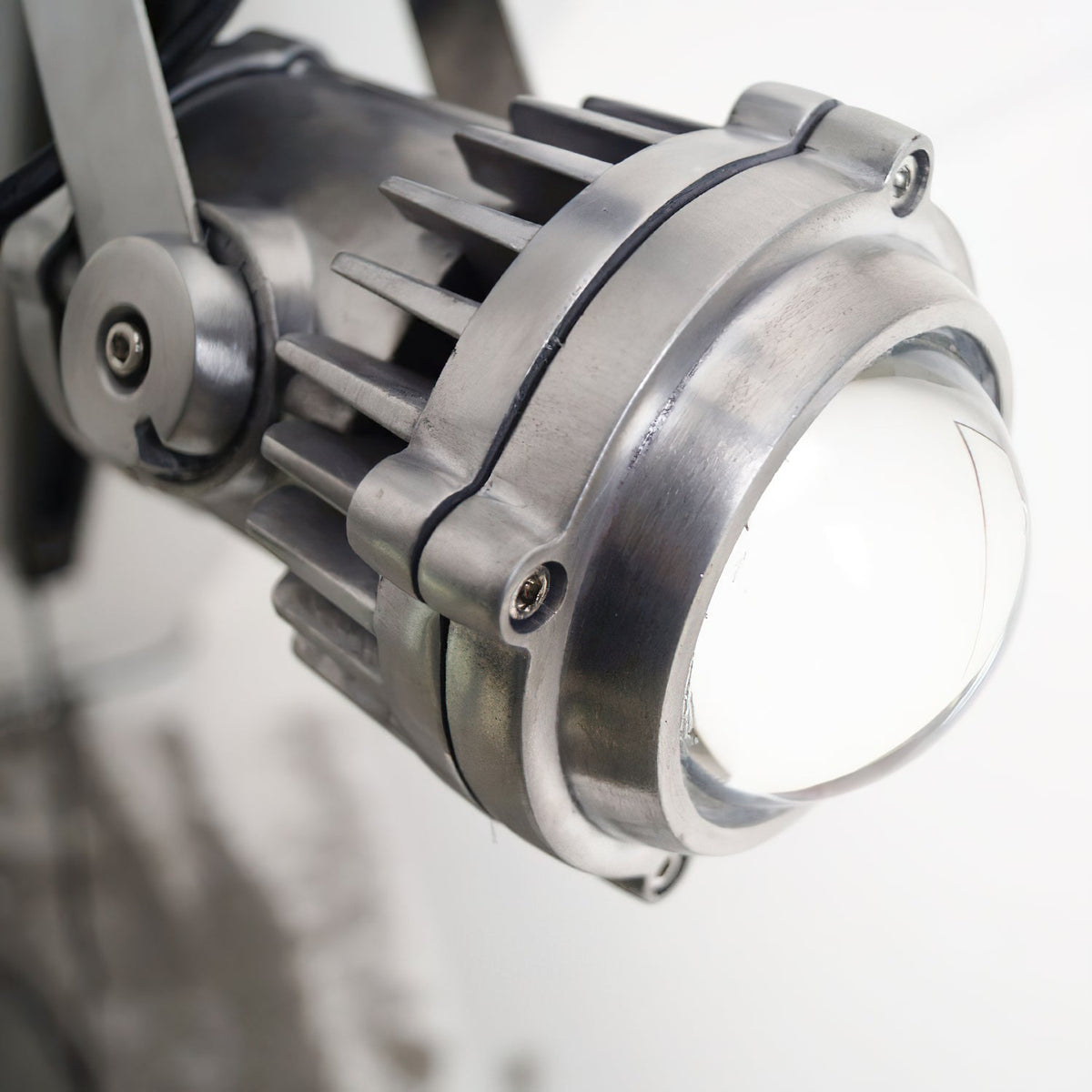retro-industrial-aluminum-track-lights