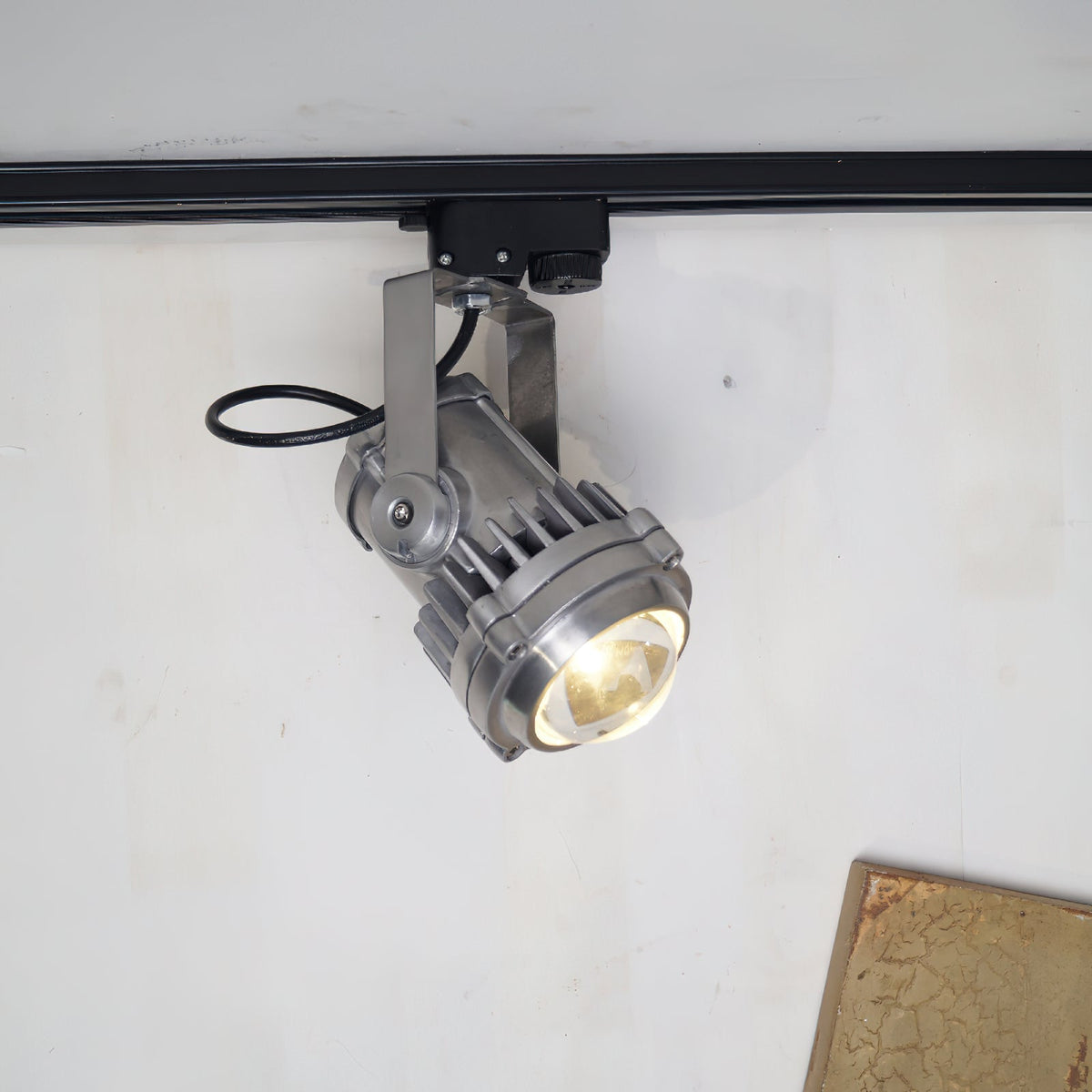 retro-industrial-aluminum-track-lights