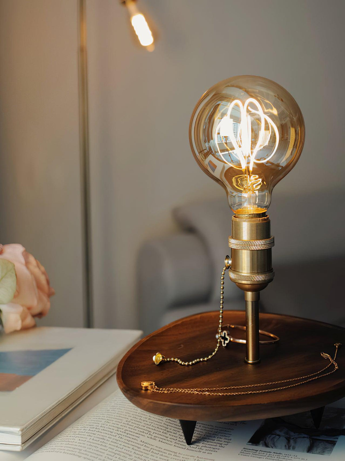 retro-solid-wood-tray-table-lamp