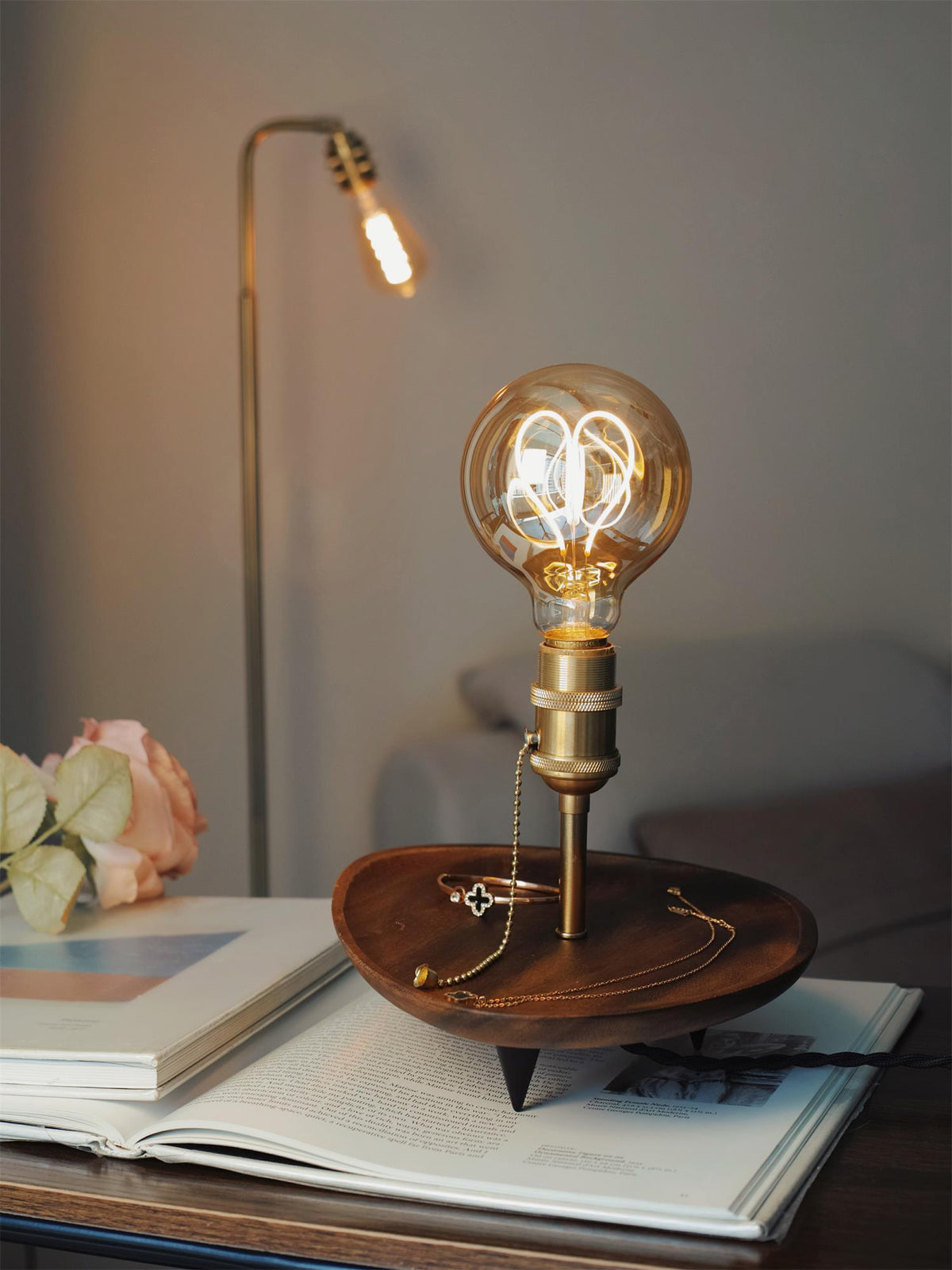 retro-solid-wood-tray-table-lamp