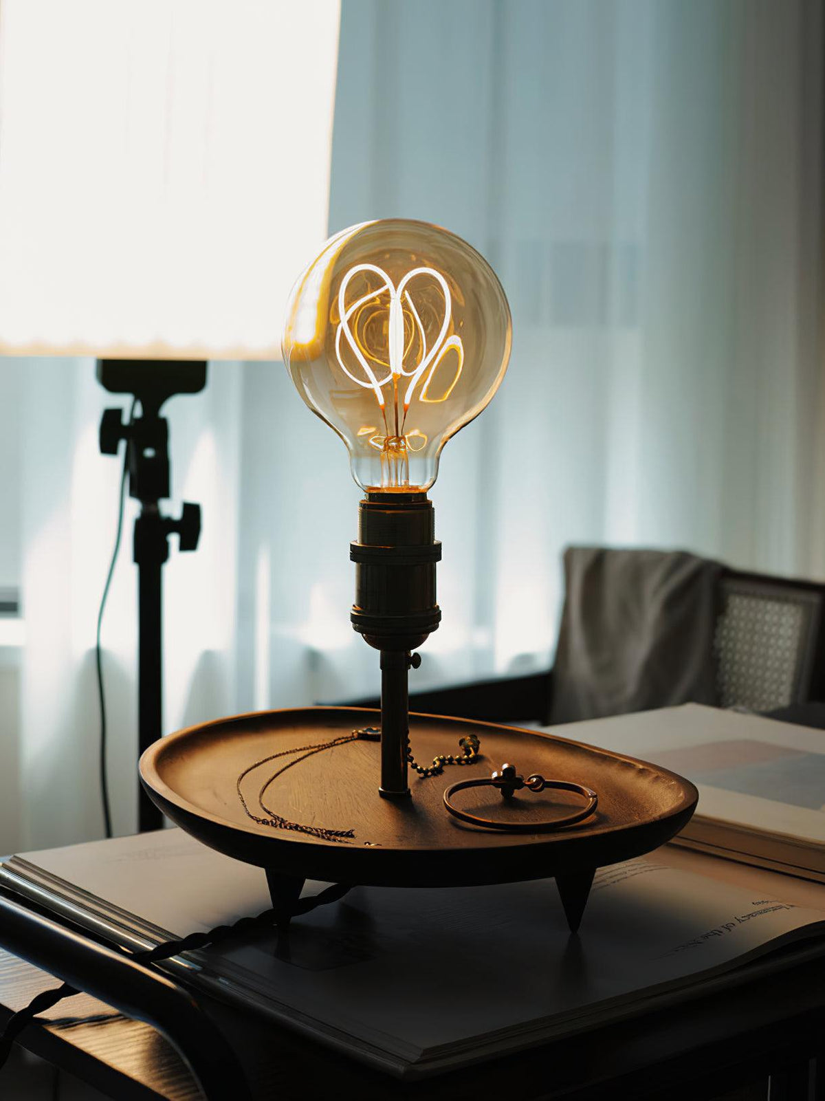 retro-solid-wood-tray-table-lamp