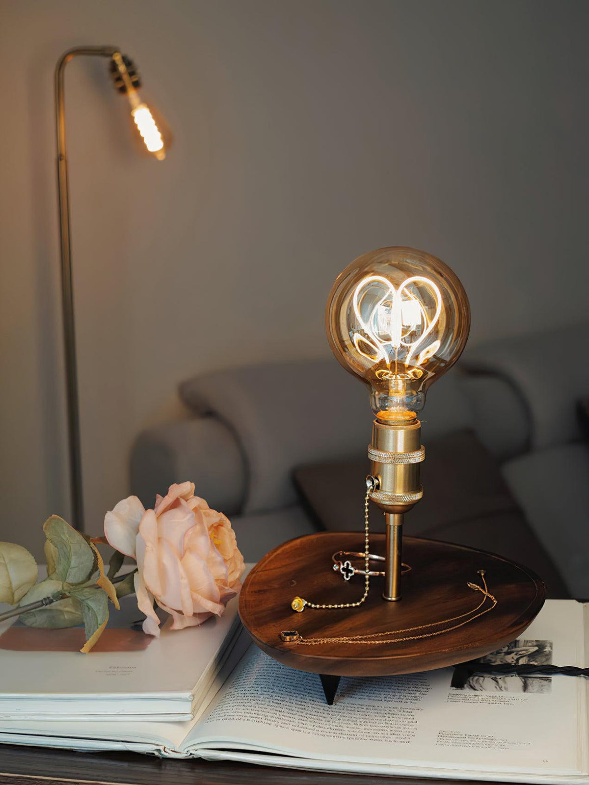 retro-solid-wood-tray-table-lamp