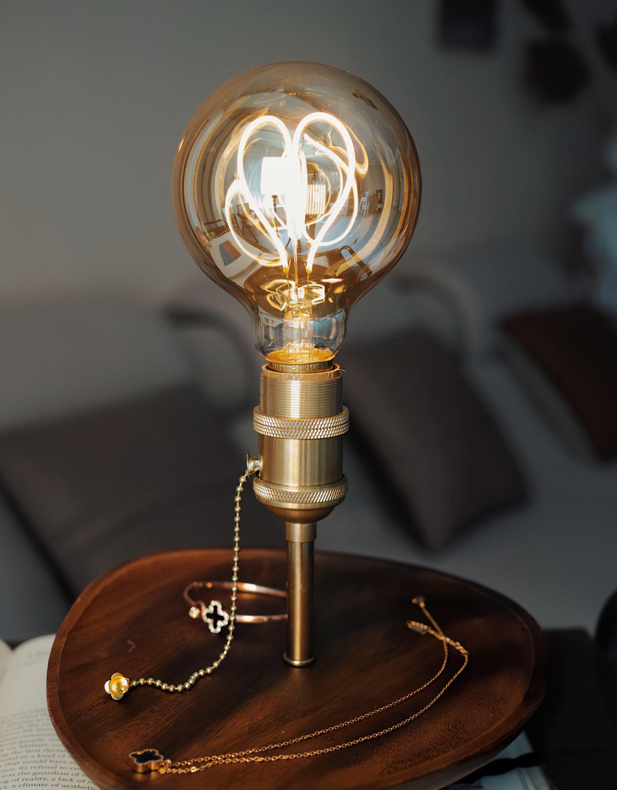 retro-solid-wood-tray-table-lamp