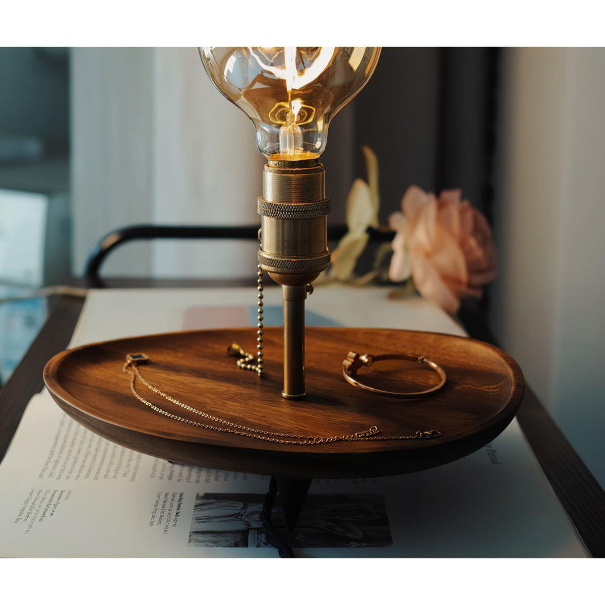 retro-solid-wood-tray-table-lamp