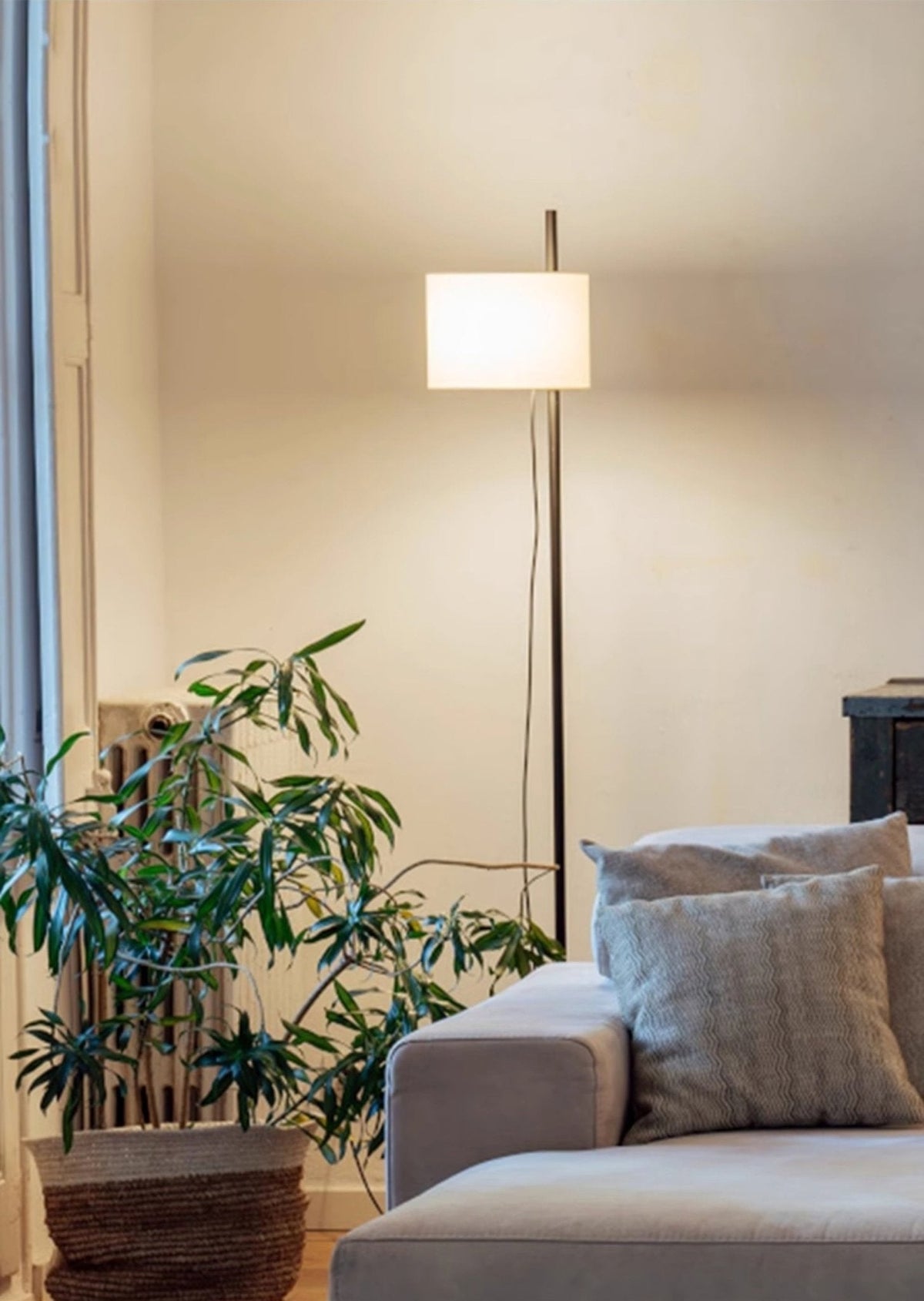 Lino Arc Floor Lamp – Modern Designer Arc Floor Light for Living Room