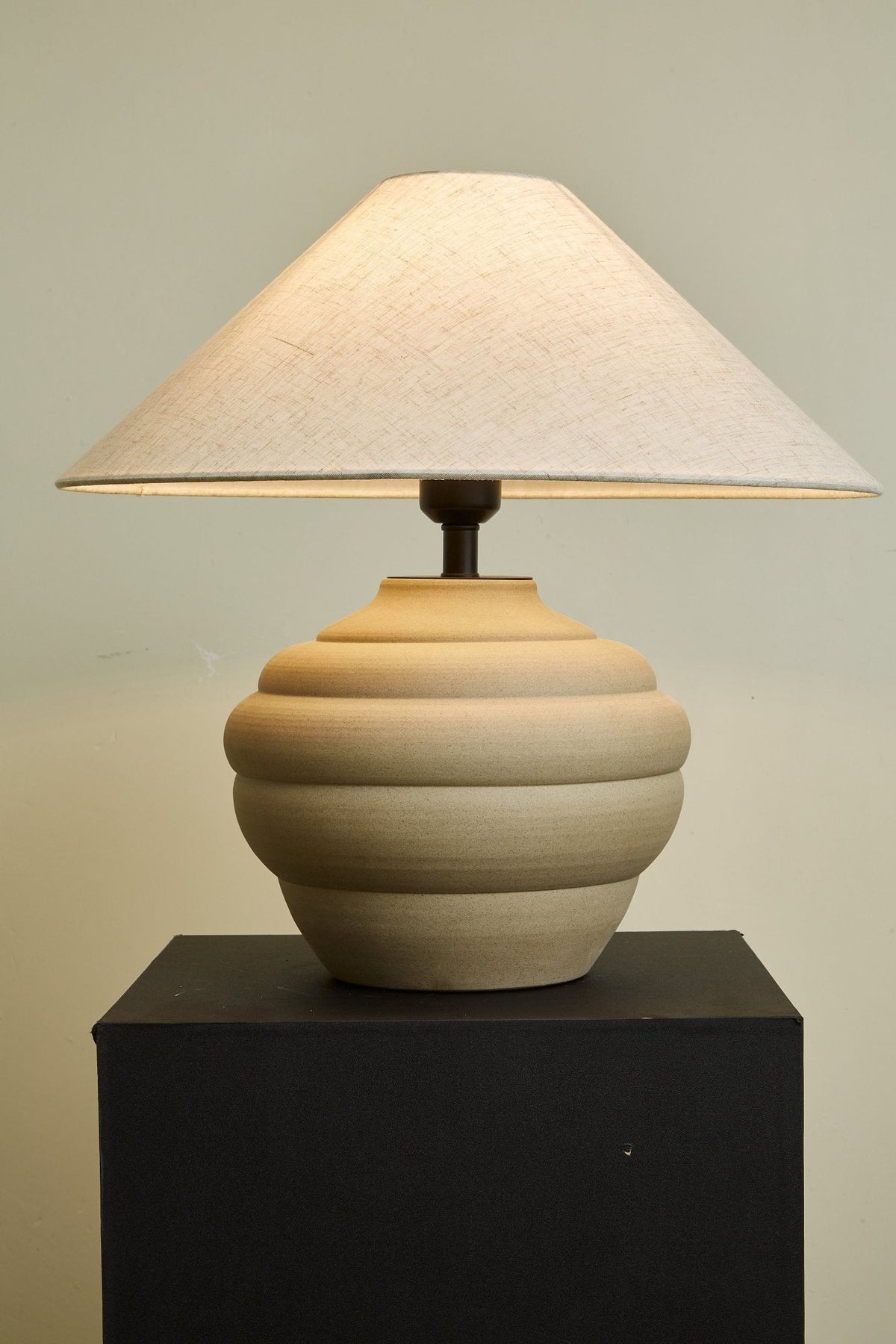 Ripple Clay Table Lamp – Sculptural Ceramic Accent Light for Modern Interiors