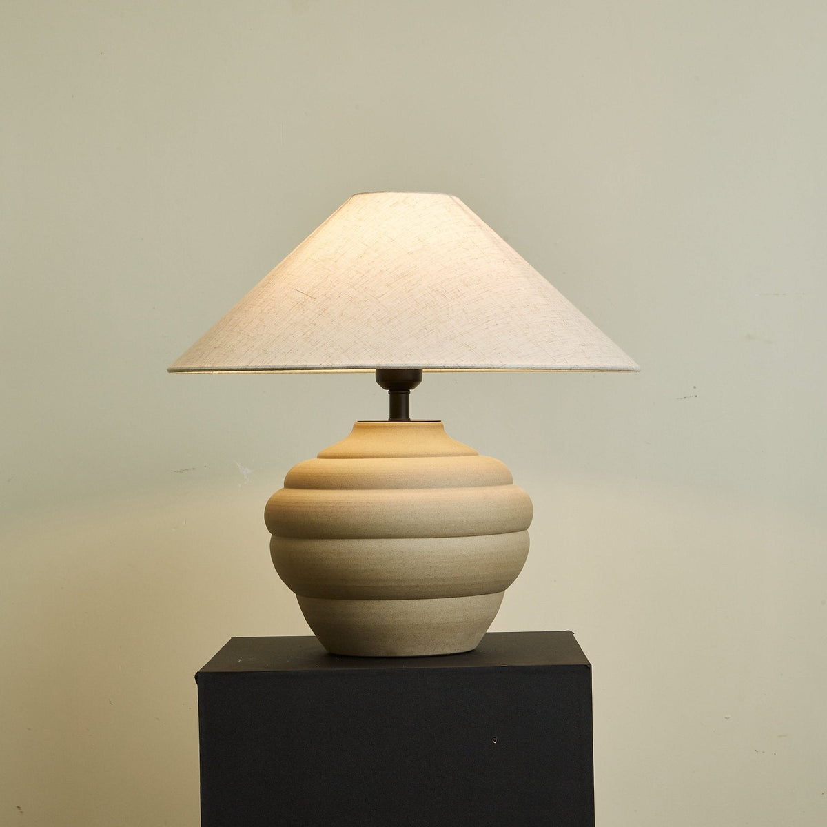 Ripple Clay Table Lamp – Sculptural Ceramic Accent Light for Modern Interiors