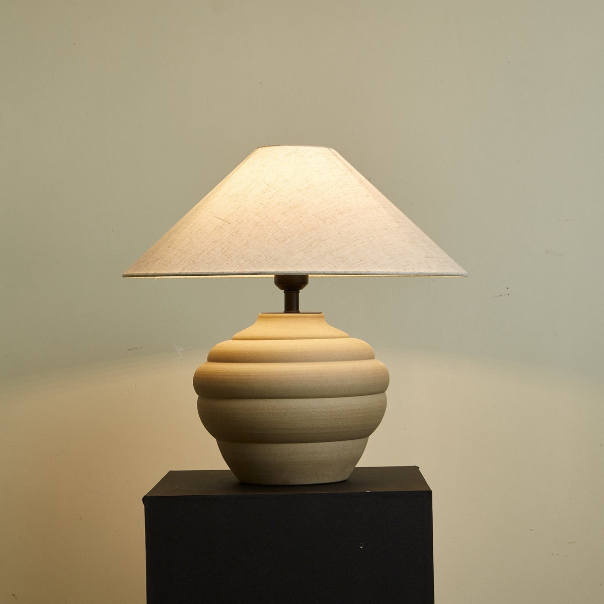 Ripple Clay Table Lamp – Sculptural Ceramic Accent Light for Modern Interiors