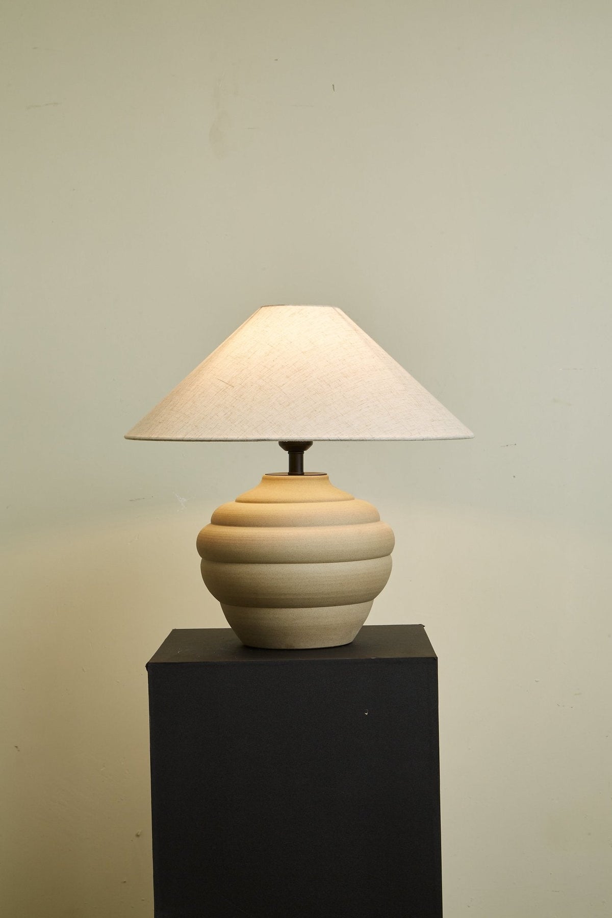 Ripple Clay Table Lamp – Sculptural Ceramic Accent Light for Modern Interiors