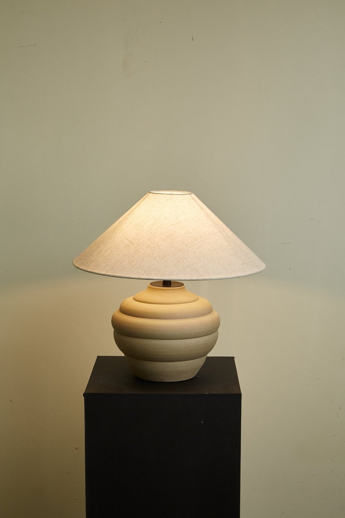 Ripple Clay Table Lamp – Sculptural Ceramic Accent Light for Modern Interiors