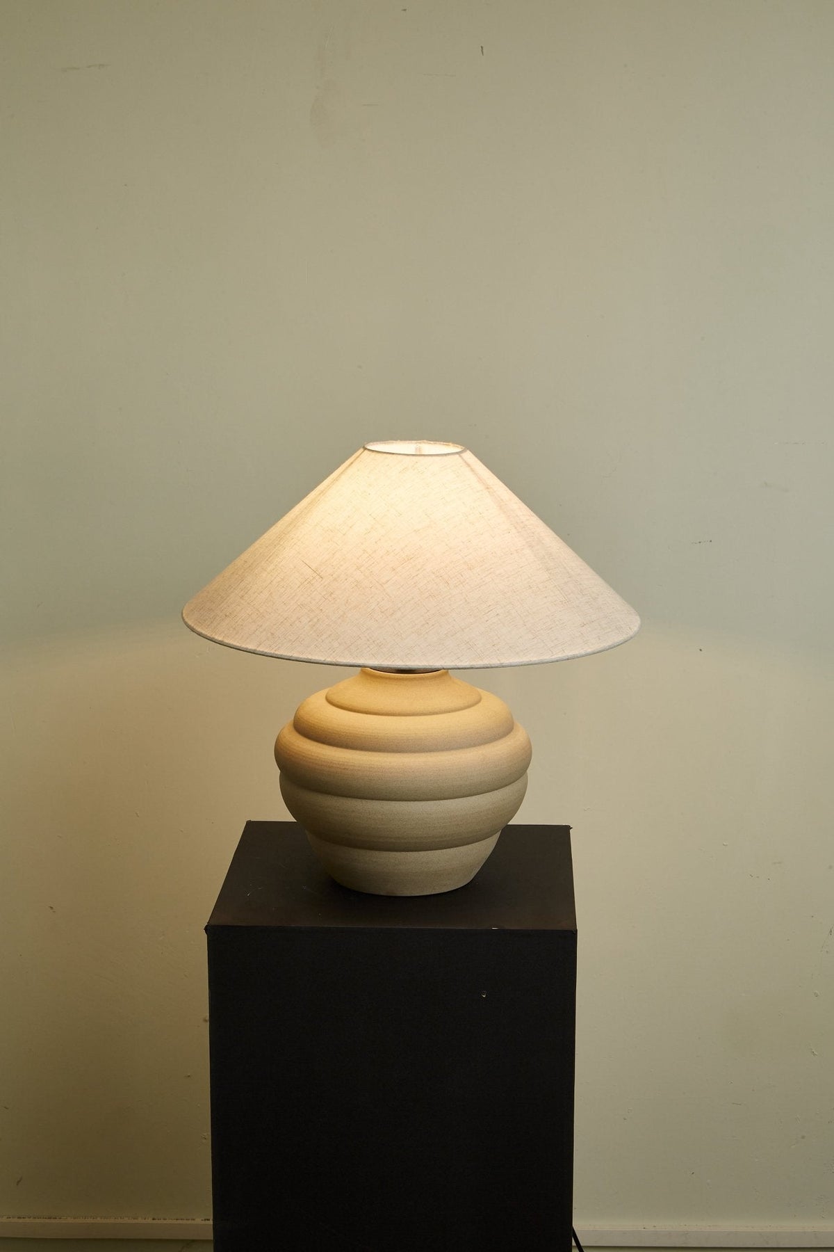 Ripple Clay Table Lamp – Sculptural Ceramic Accent Light for Modern Interiors