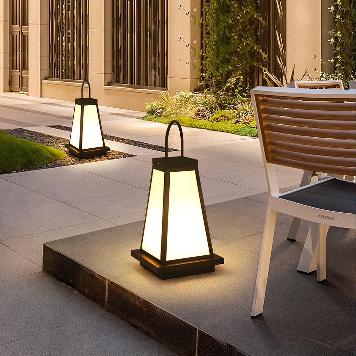 Roam Lantern Garden Solar Outdoor Lamp