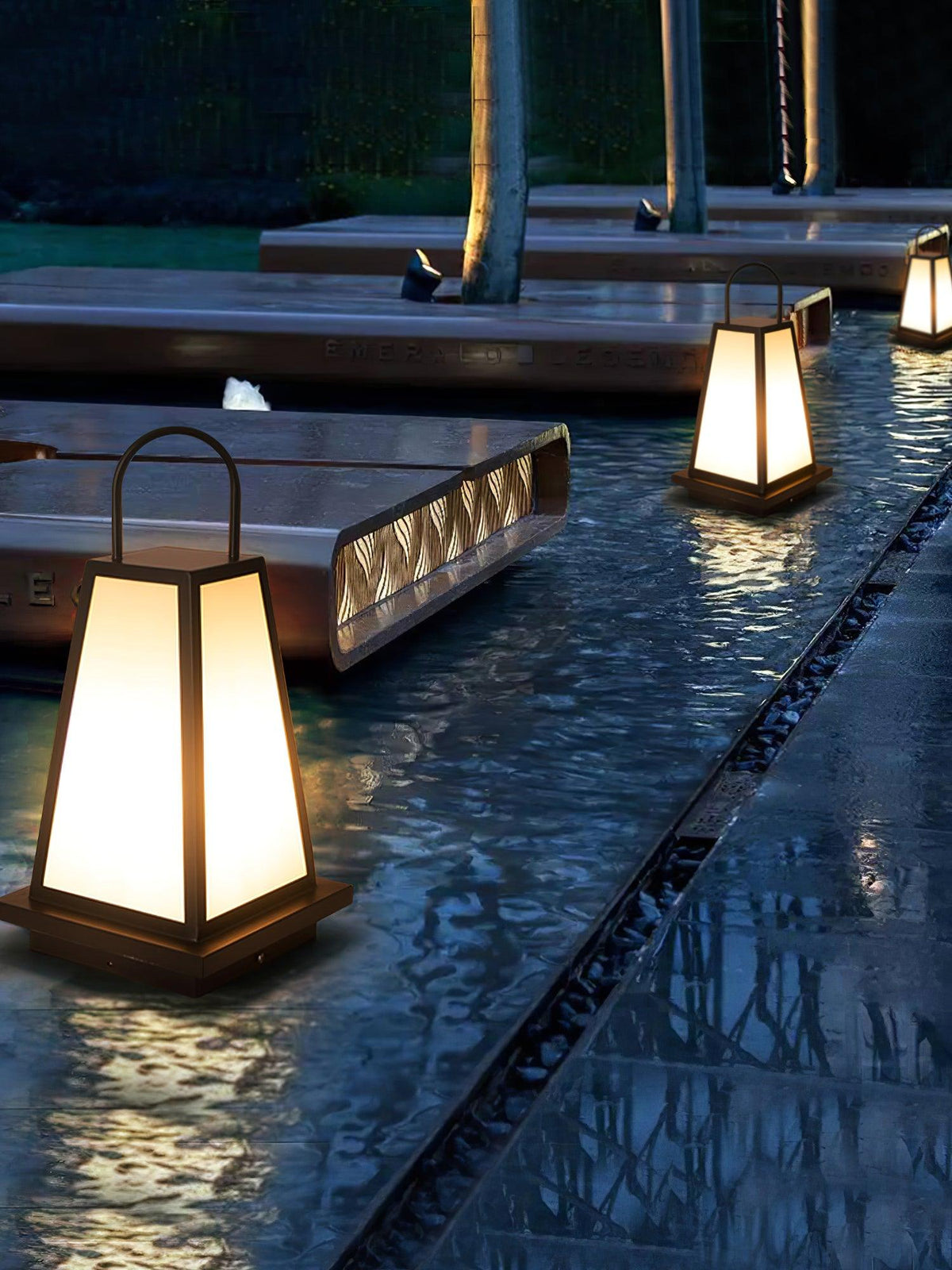 Roam Lantern Garden Solar Outdoor Lamp