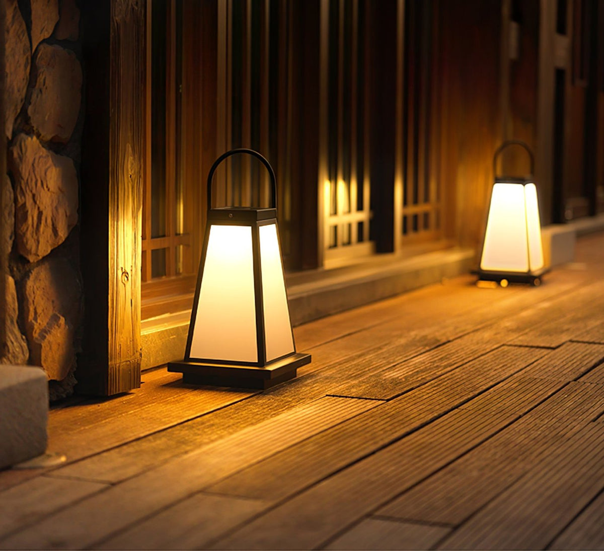 Roam Lantern Garden Solar Outdoor Lamp