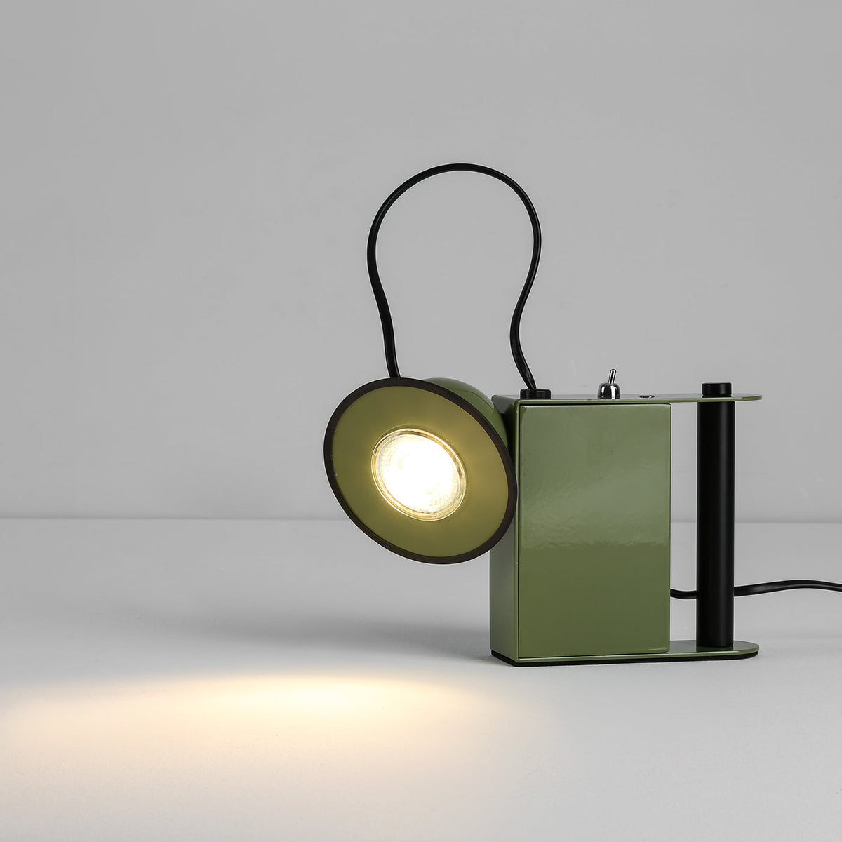 roland-camera-table-light
