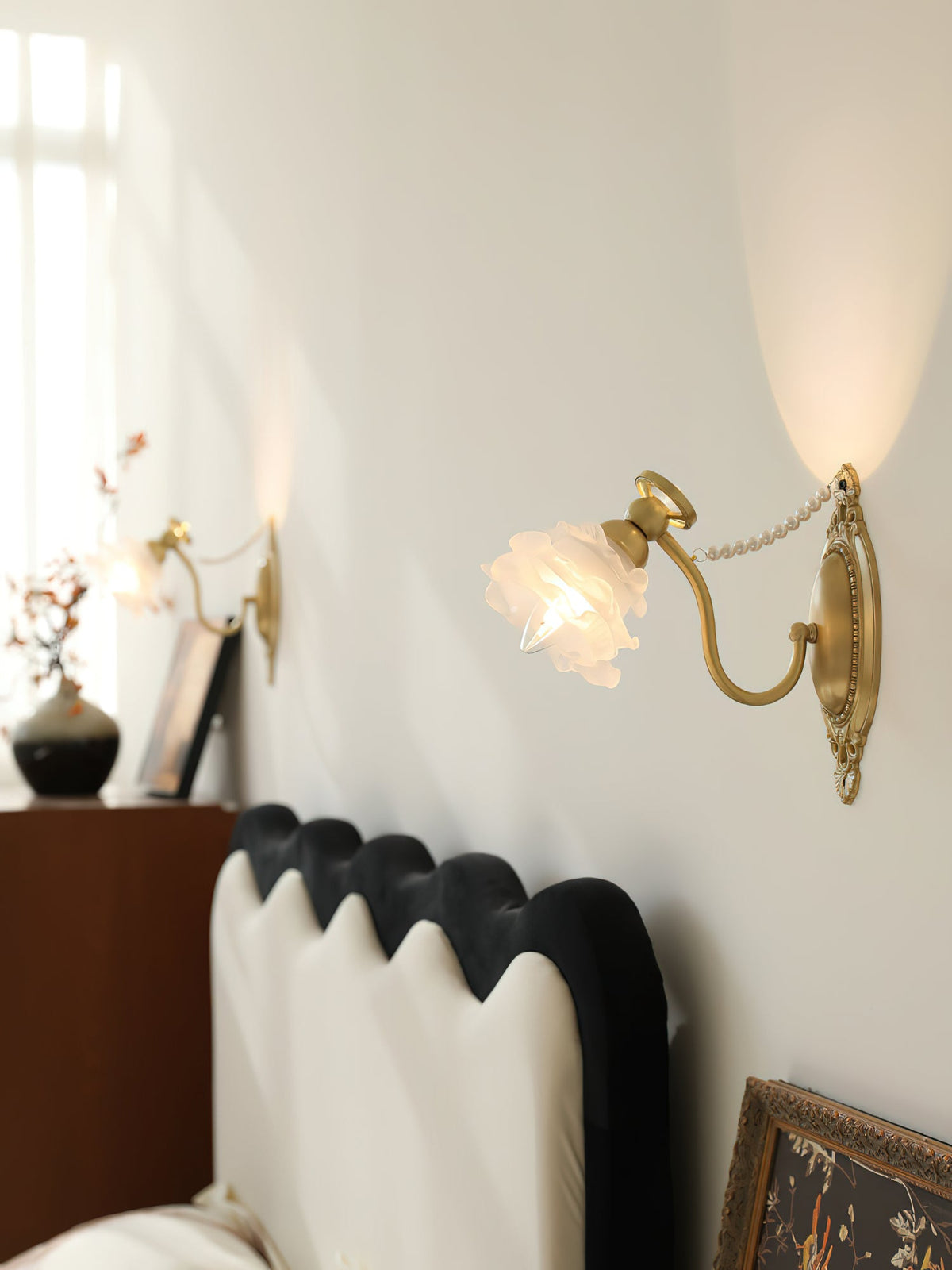 roses-landi-wall-lamp