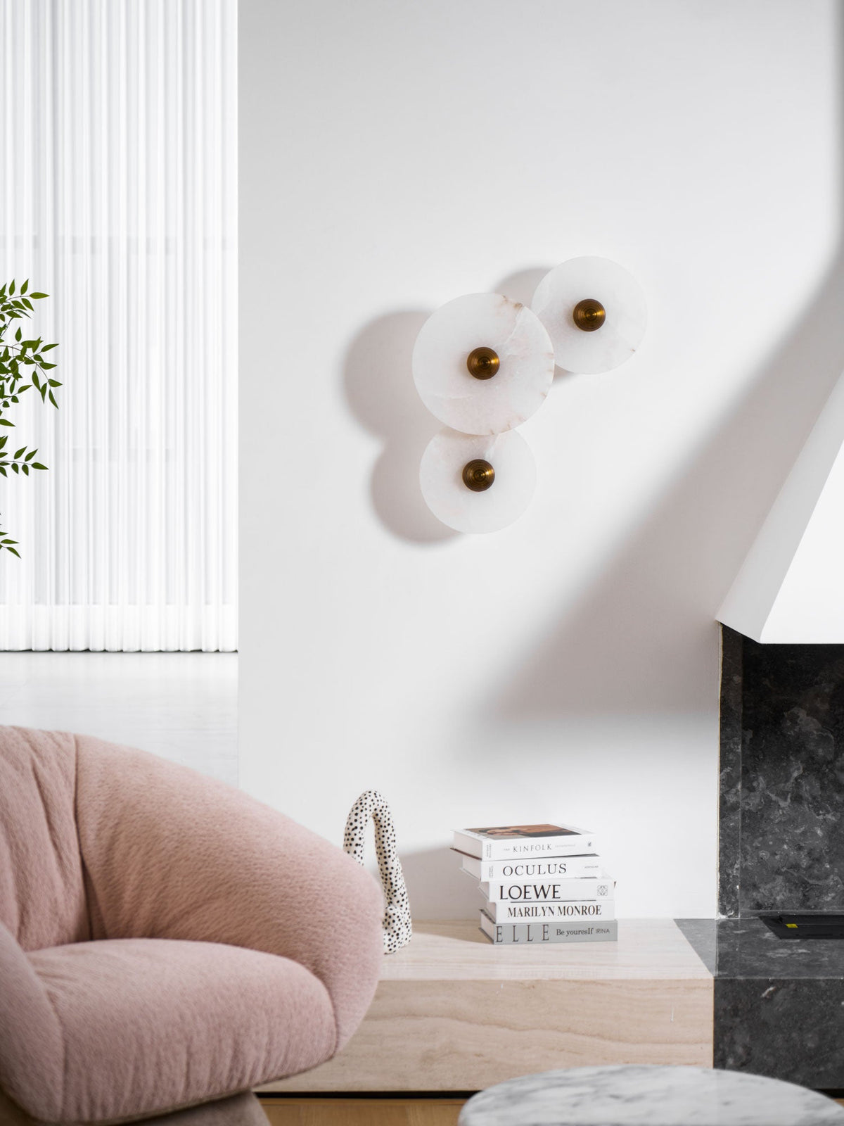 Nayra Alabaster Wall Sconce – Sculpted LED Wall Light in Natural Stone