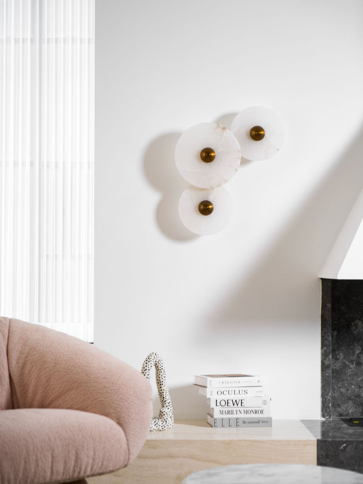 Nayra Alabaster Wall Sconce – Sculpted LED Wall Light in Natural Stone