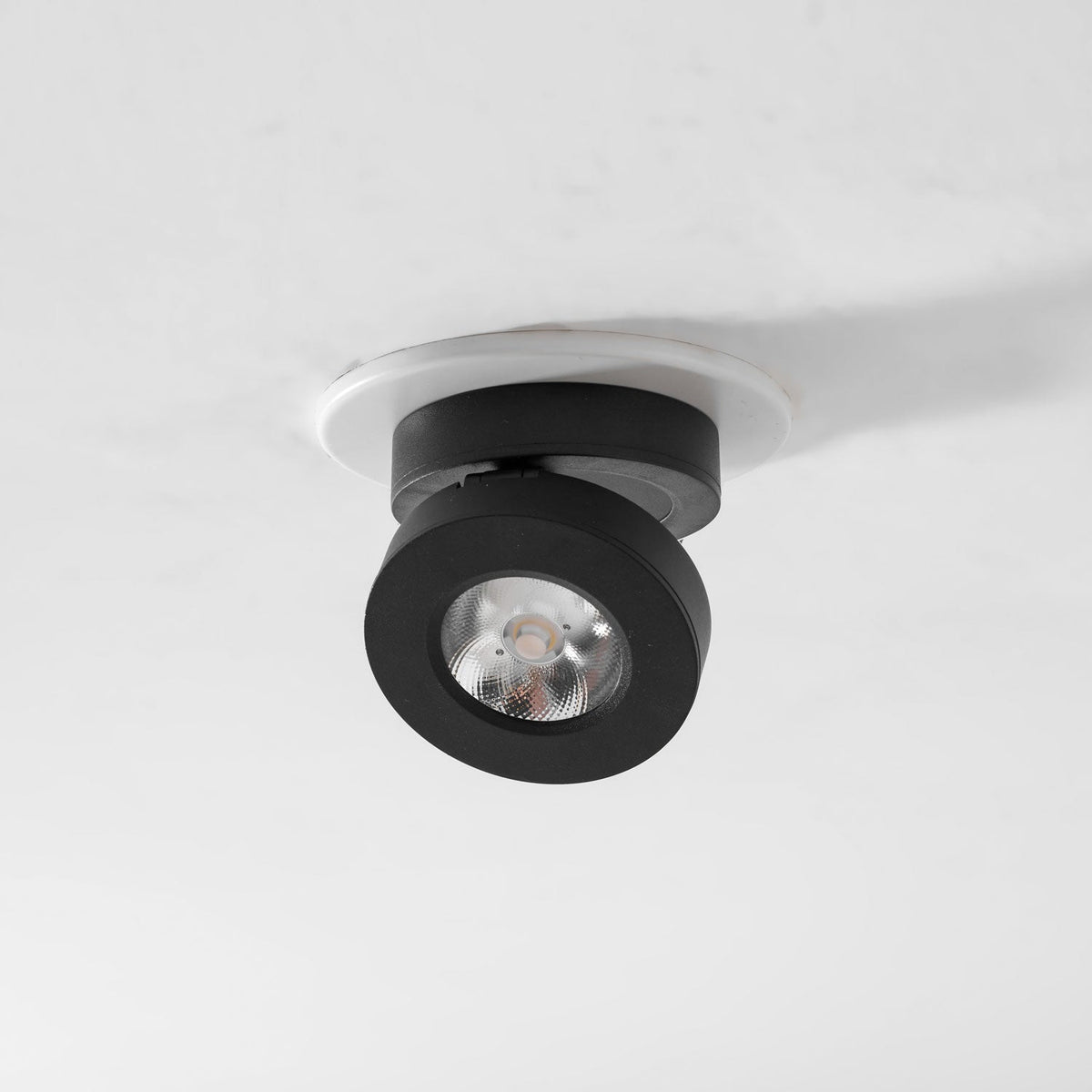 Round Rotating LED Downlight – Adjustable Precision for Modern Interiors